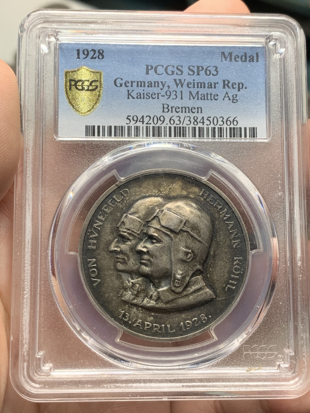 《竞宝斋》第84场-本周日，周一2场连拍（全场不限金额包邮） PCGS SP63 1928年德国银章 纪念不莱梅号飞机跨越大西洋 双面浓郁五彩包浆 超高浮雕 背面的不莱梅号穿过云雾 海面波光粼粼 惟妙惟肖