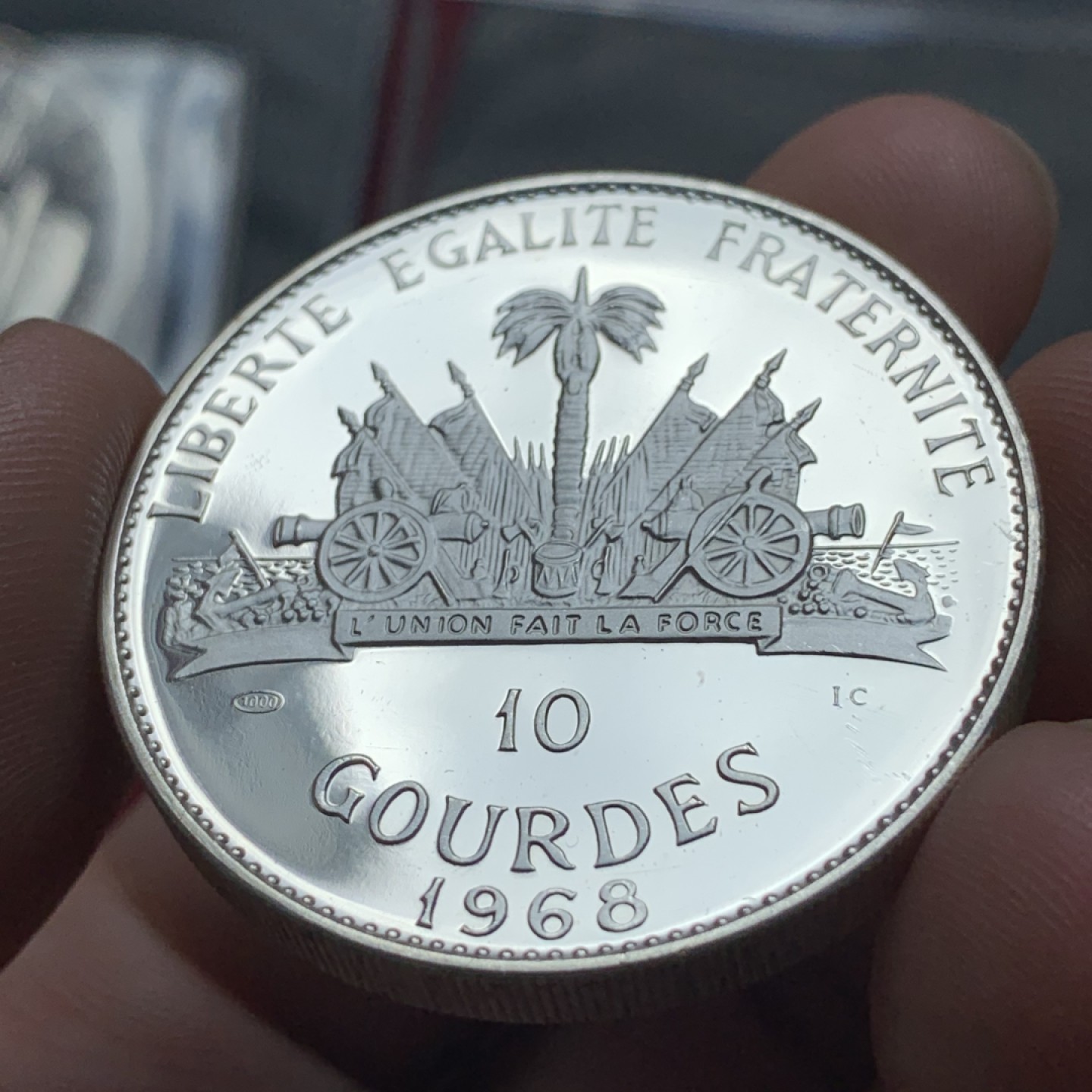 《竞宝斋》第84场-本周日，周一2场连拍（全场不限金额包邮） PROOF原包装海地1968、1969年5.10.25盾三枚纪念银套币  独立包装   5盾  1969年 1175枚最少的一年 23.52g    0.999