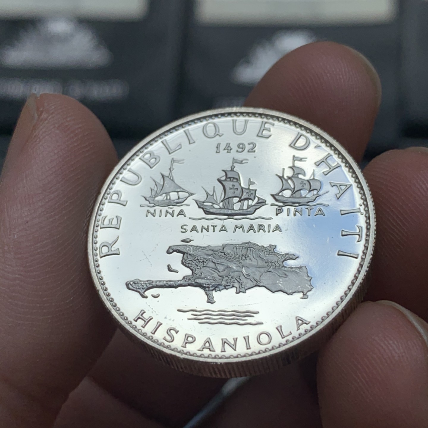 《竞宝斋》第84场-本周日，周一2场连拍（全场不限金额包邮） PROOF原包装海地1968、1969年5.10.25盾三枚纪念银套币  独立包装   5盾  1969年 1175枚最少的一年 23.52g    0.999