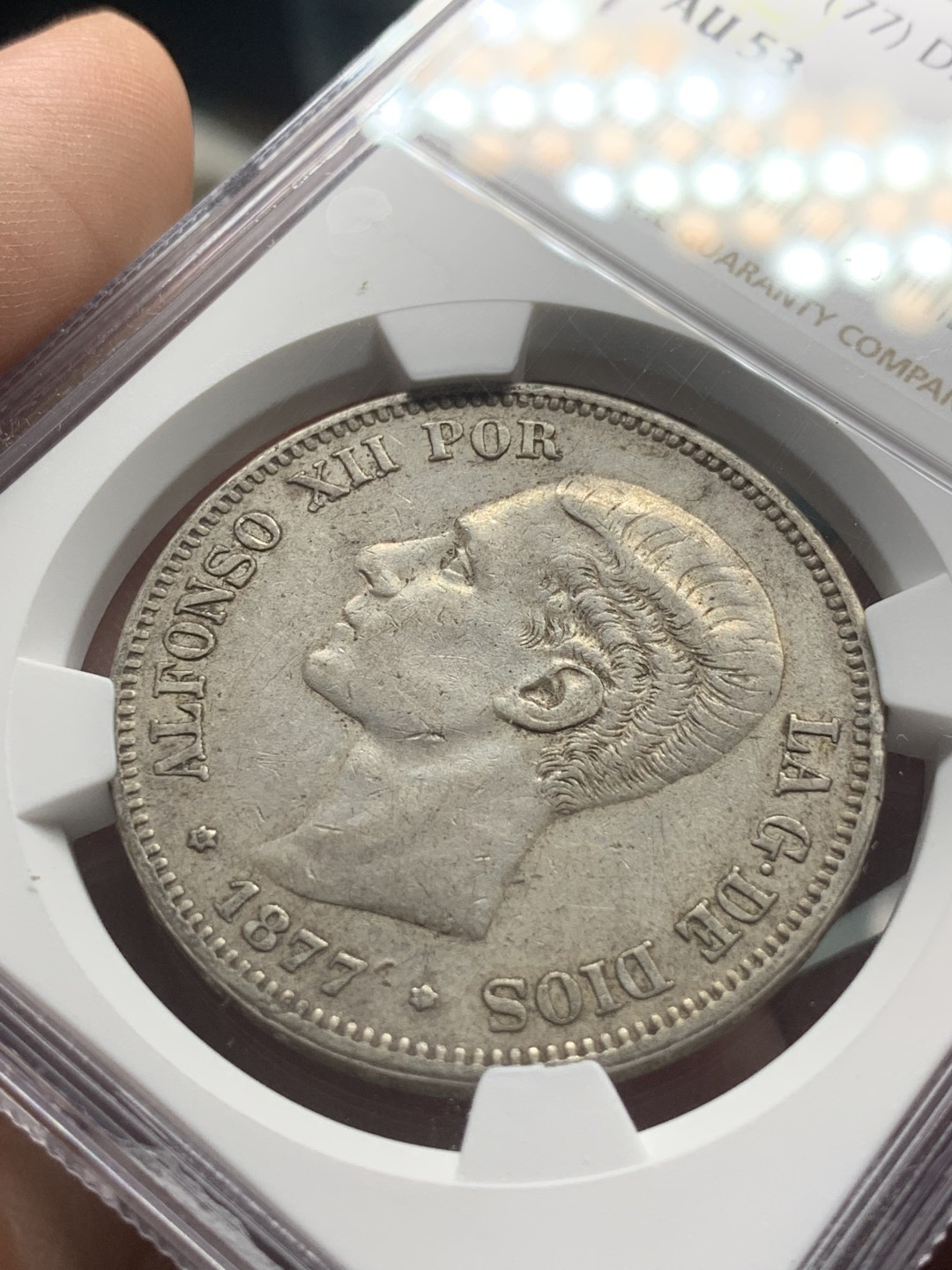 《竞宝斋》第84场-本周日，周一2场连拍（全场不限金额包邮） NGC-AU53 西班牙1877年 阿方索十二世 双柱5比塞塔大银币 细节一流 带底光 更高分只有个位数