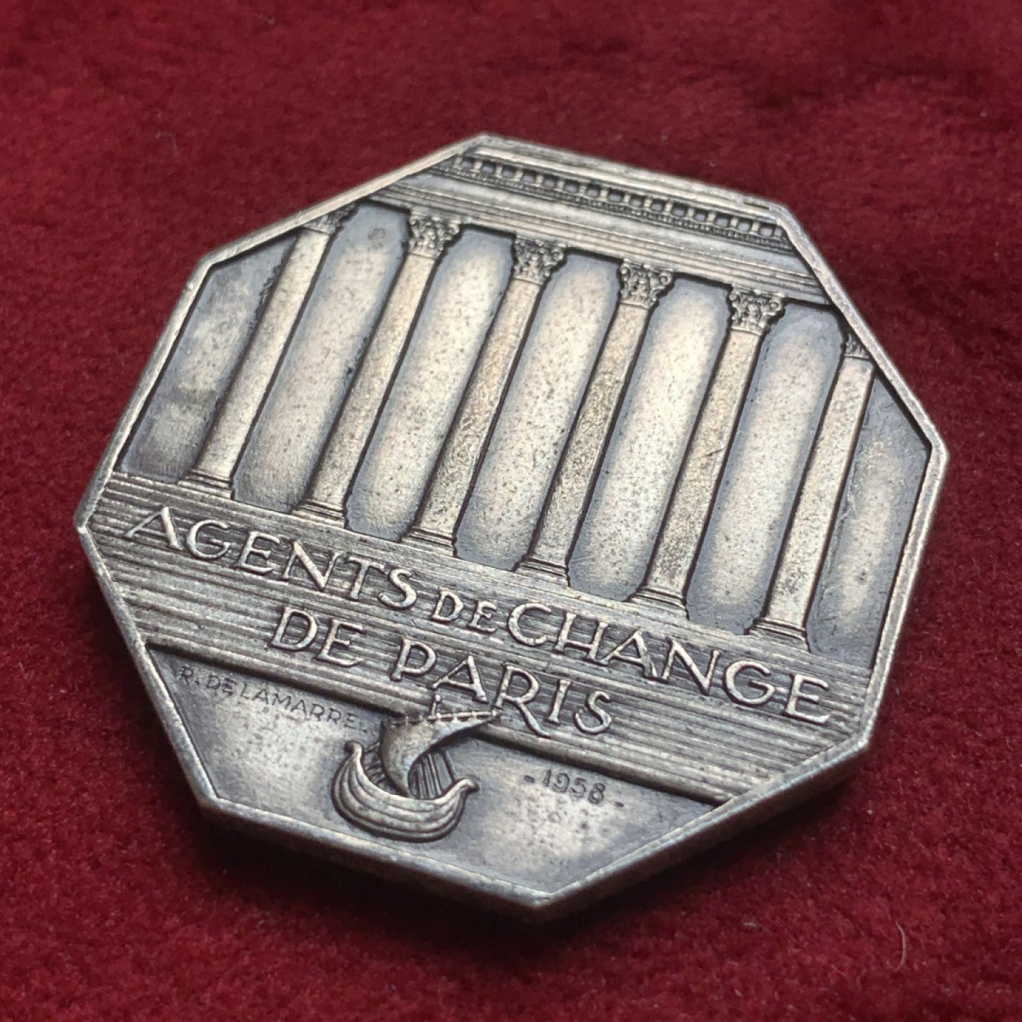 《竞宝斋》第84场-本周日，周一2场连拍（全场不限金额包邮） 法国 1958年巴黎股票经纪人公司八角银章,19.4克 对角34mm 丰饶角AR边铭