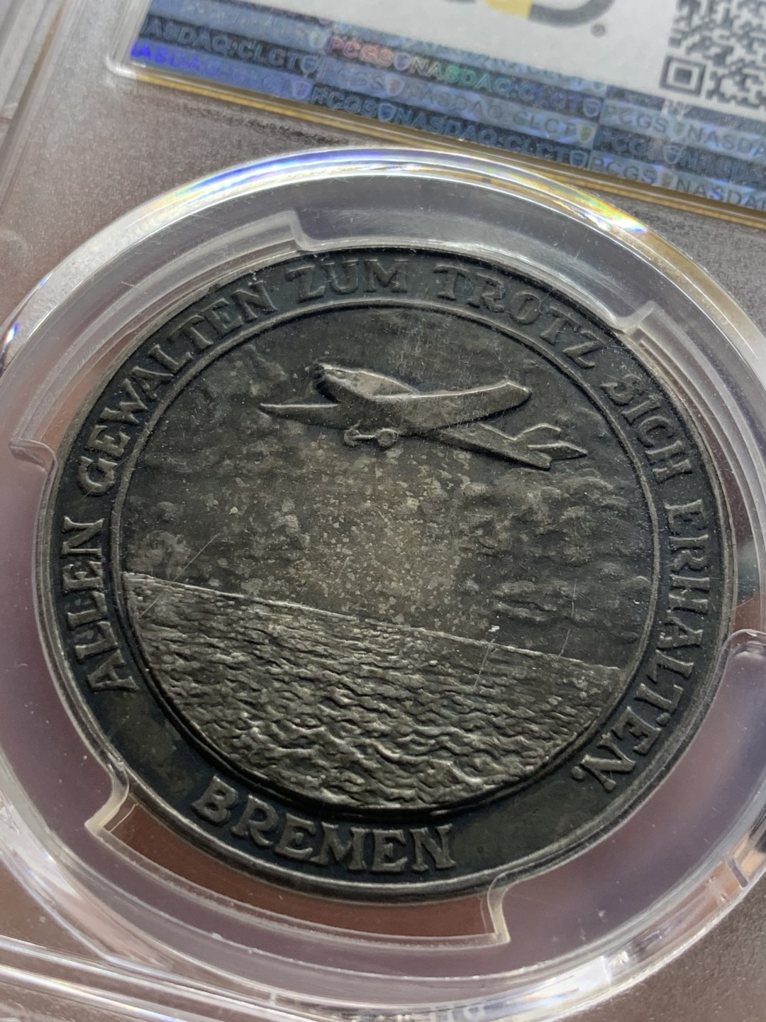 《竞宝斋》第84场-本周日，周一2场连拍（全场不限金额包邮） PCGS SP63 1928年德国银章 纪念不莱梅号飞机跨越大西洋 双面浓郁五彩包浆 超高浮雕 背面的不莱梅号穿过云雾 海面波光粼粼 惟妙惟肖