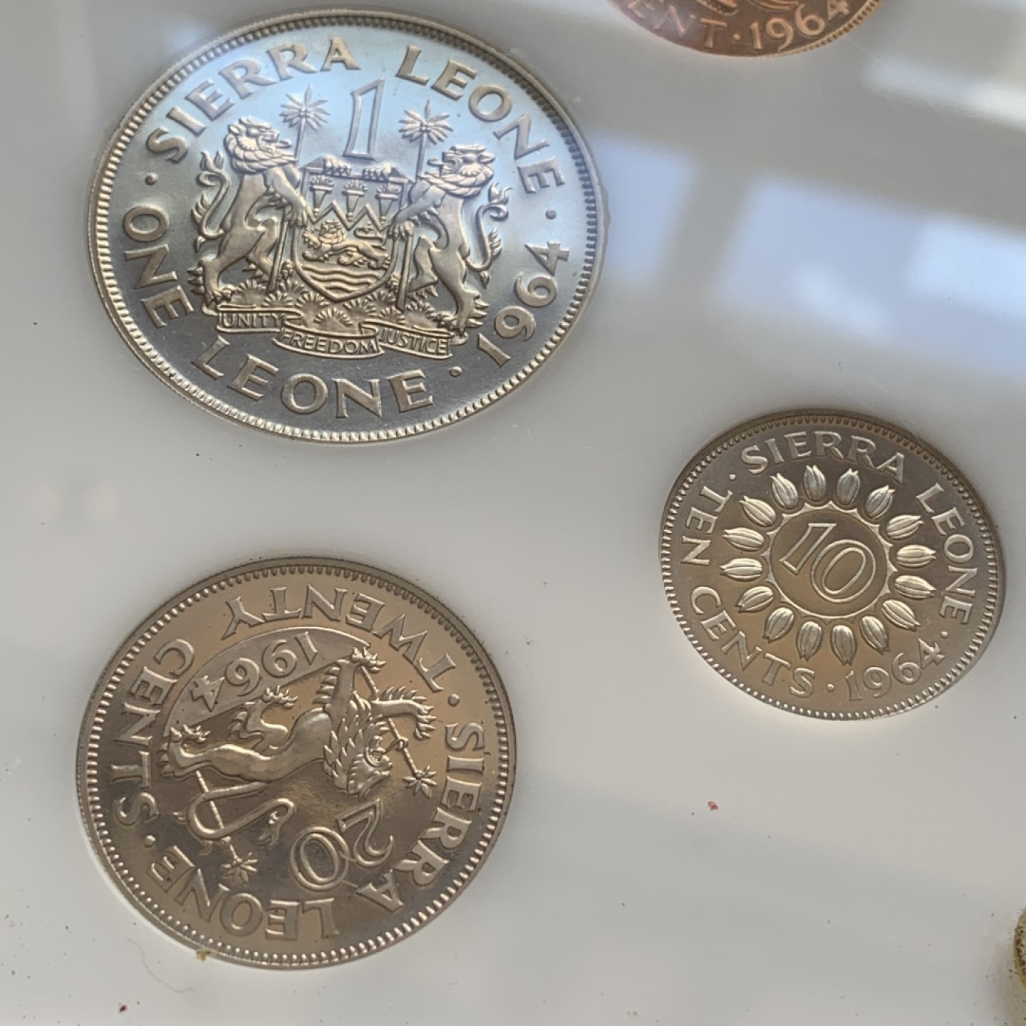《竞宝斋》第84场-本周日，周一2场连拍（全场不限金额包邮） 1964年塞拉利昂精制套币 原盒镜面好品