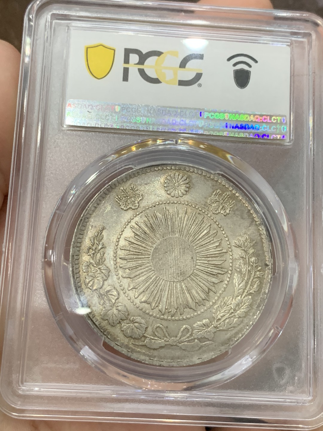 《竞宝斋》第84场-本周日，周一2场连拍（全场不限金额包邮） PCGS MS61 日本 明治3年 旭日龙一元 原光原味 镜面底板