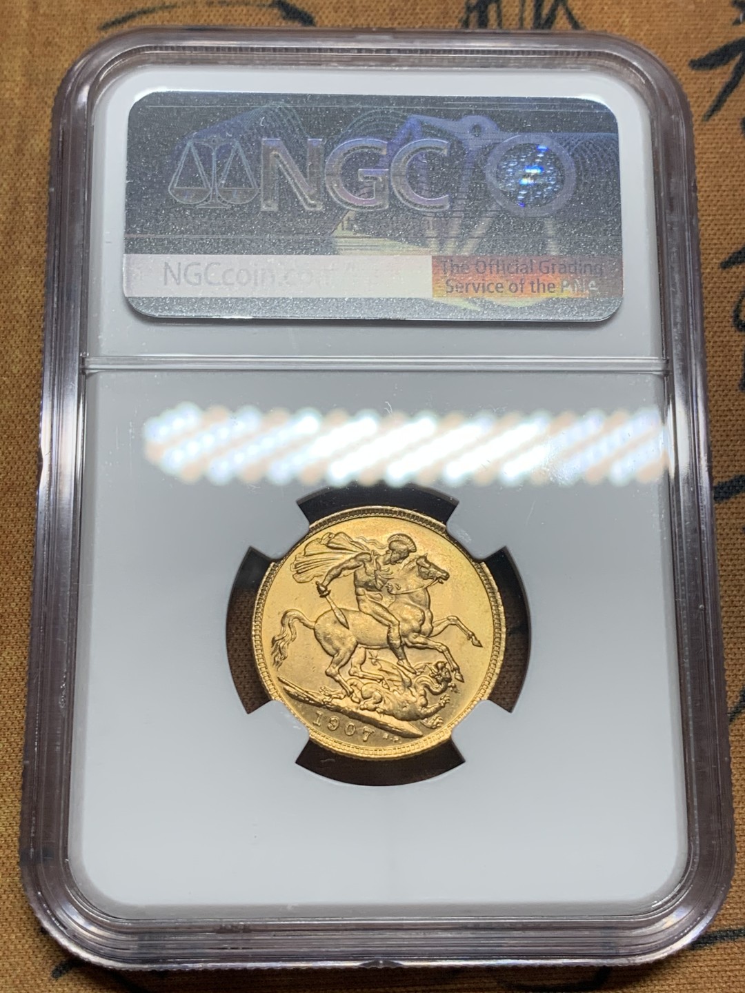 《竞宝斋》第84场-本周日，周一2场连拍（全场不限金额包邮） NGC-MS63 英属澳大利亚1907年 爱德华七世 1SOV 马剑金币 少见品种