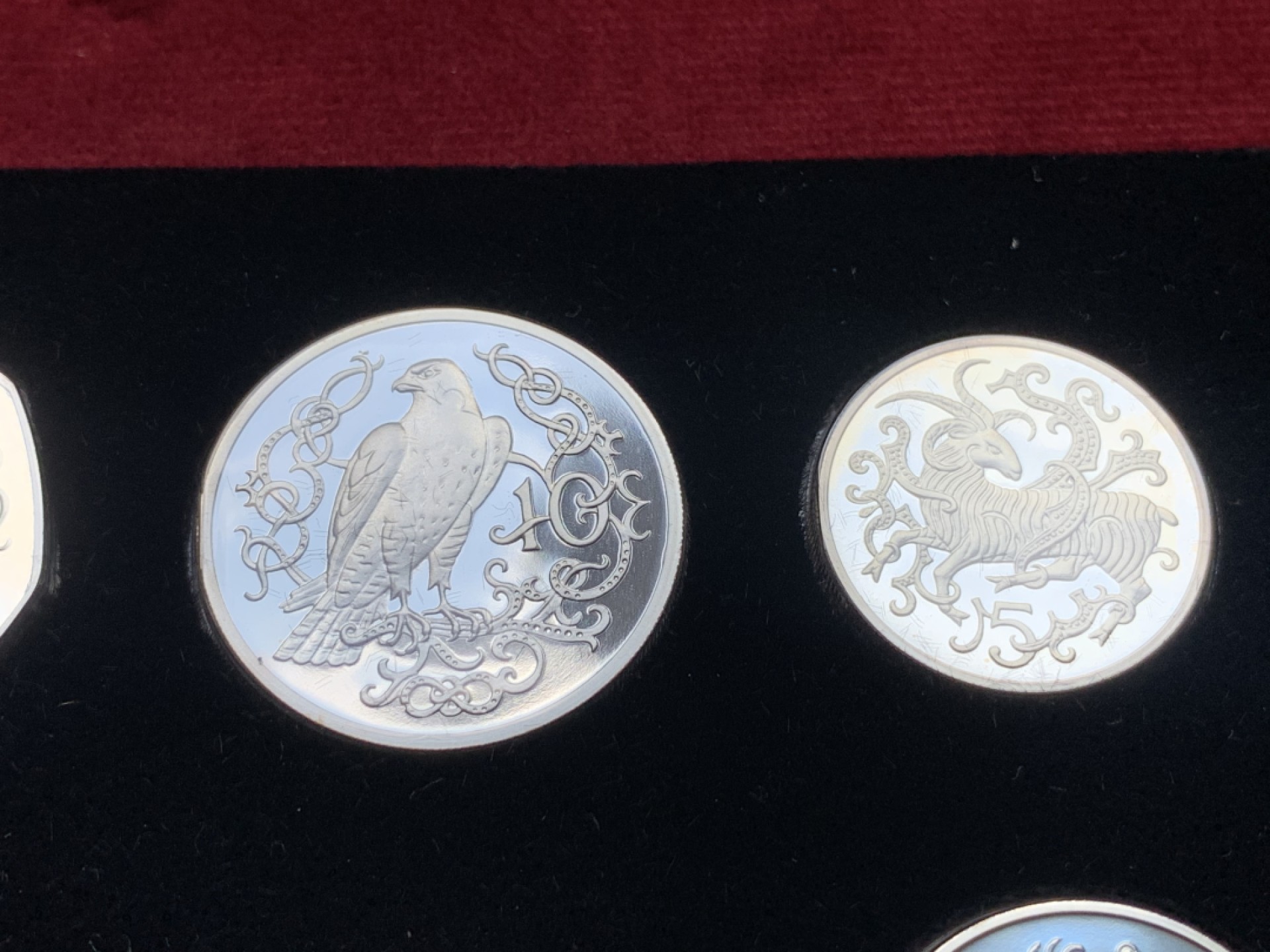 《竞宝斋》第84场-本周日，周一2场连拍（全场不限金额包邮） PROOF原盒装证书英属马恩岛1980年7枚套币（全银）