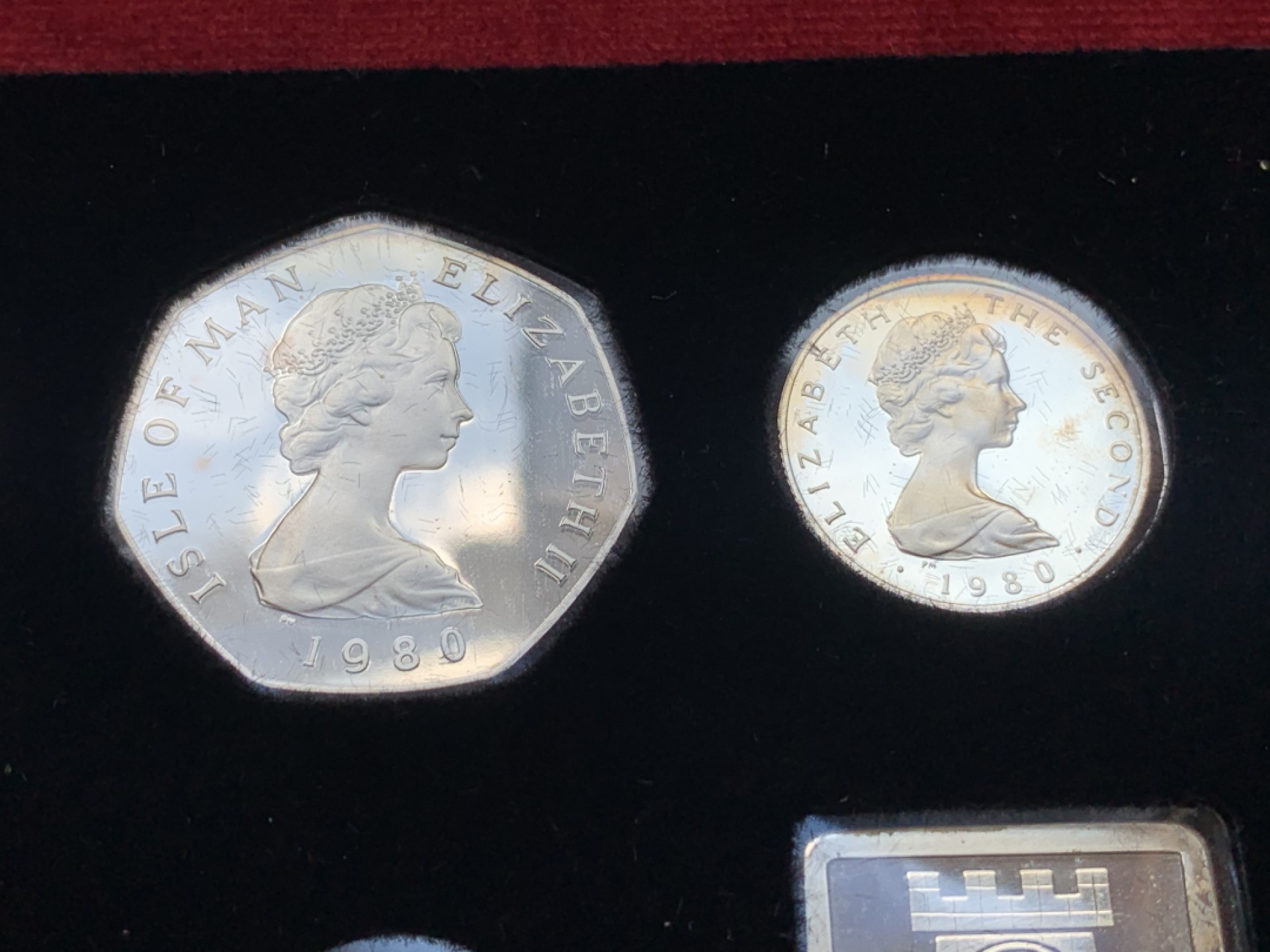 《竞宝斋》第84场-本周日，周一2场连拍（全场不限金额包邮） PROOF原盒装证书英属马恩岛1980年7枚套币（全银）