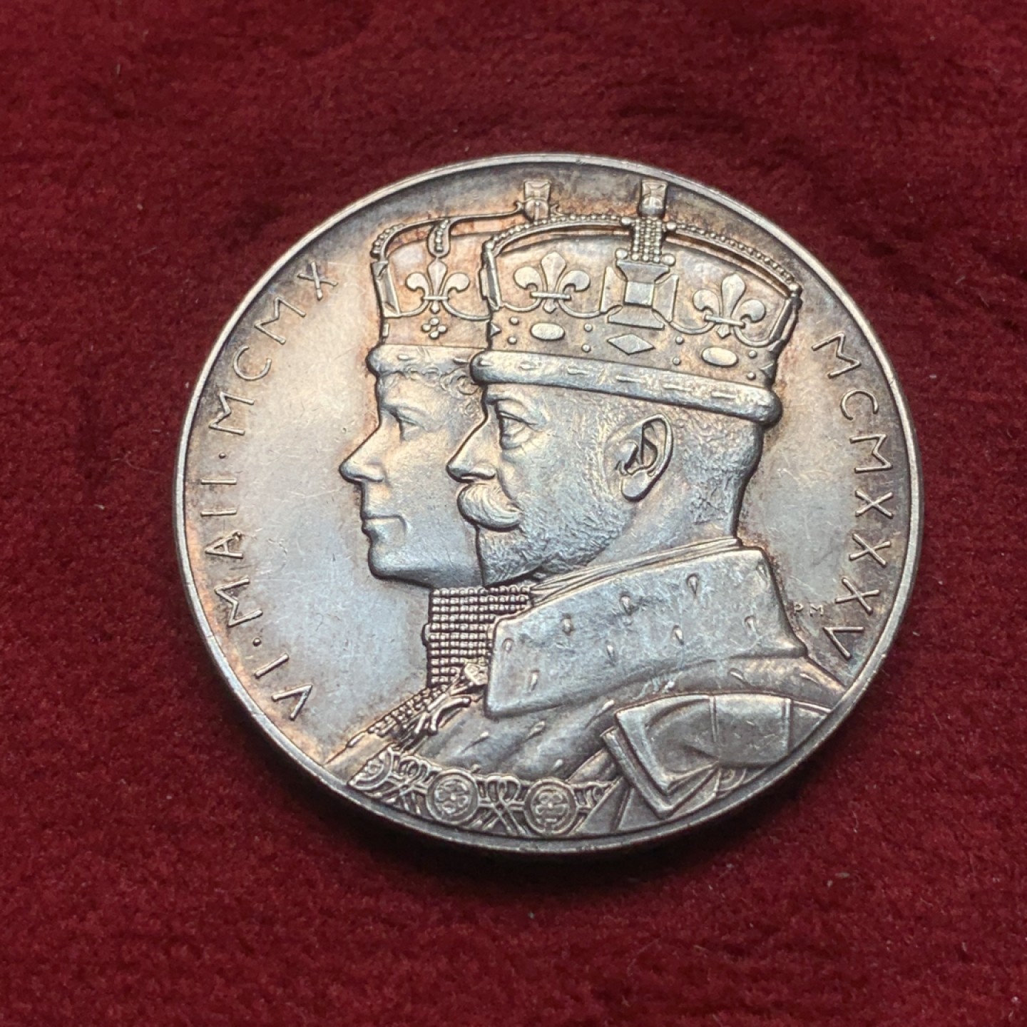 《竞宝斋》第84场-本周日，周一2场连拍（全场不限金额包邮） 英国 1935年 乔五 登基纪念 银章 31.7mm 重15.7克