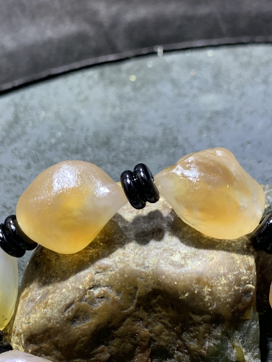 精美天然阿拉善大颗粒糖心玛瑙原石手串一条！