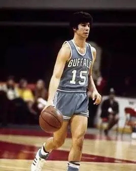 零元拍：NBA新秀的单场助攻纪录保持者，厄尔尼·格雷格里奥亲笔签名铭文球衣，布法罗勇敢者队，DA认证保真 签了铭文 1974年最佳新秀