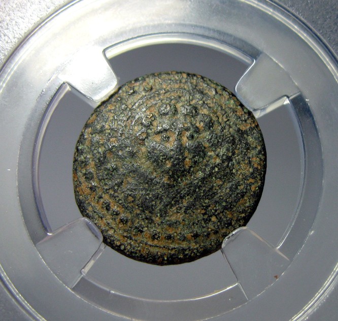 古希腊铜币,马其顿亚历山大重装步兵铜币,盾牌与头盔,美杜莎,公元前435-前370年,约16mm,3.15g,自打标签盒子R0831jx