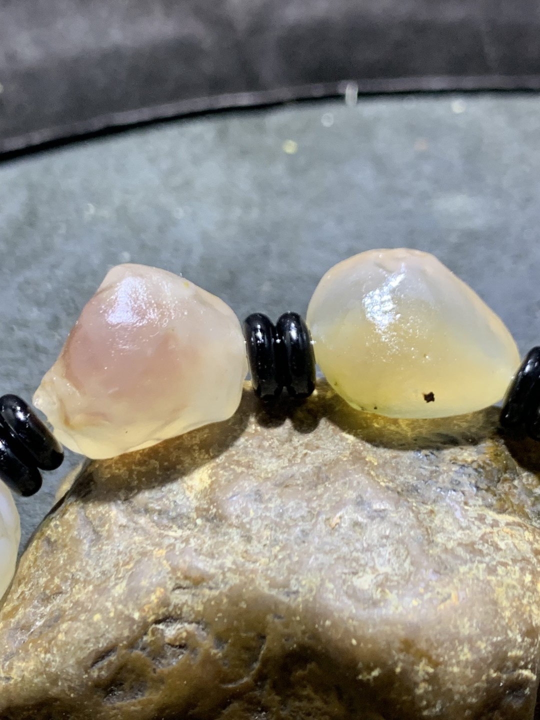 精美天然阿拉善大颗粒糖心玛瑙原石手串一条！