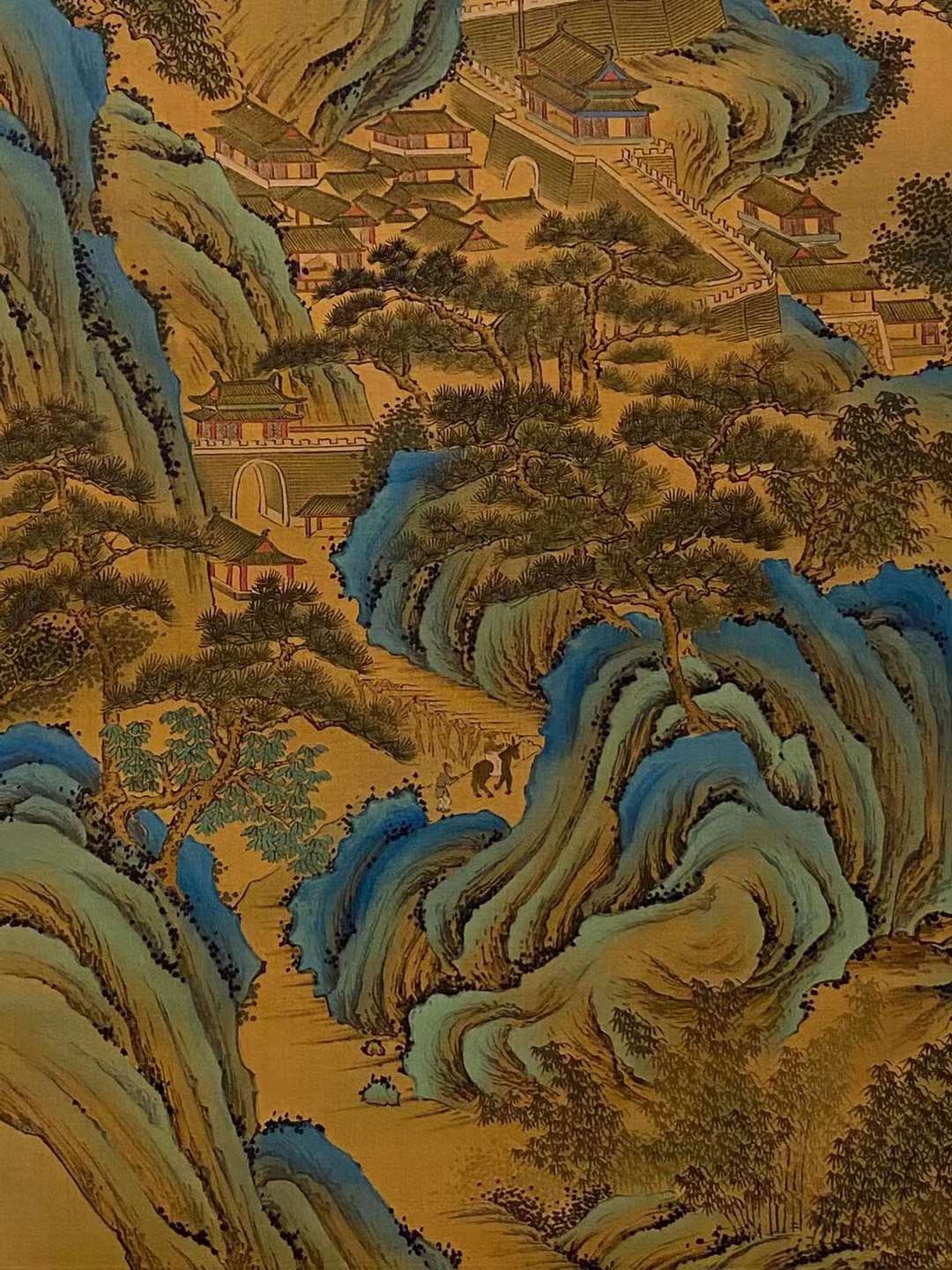 仇英绢本山水立轴