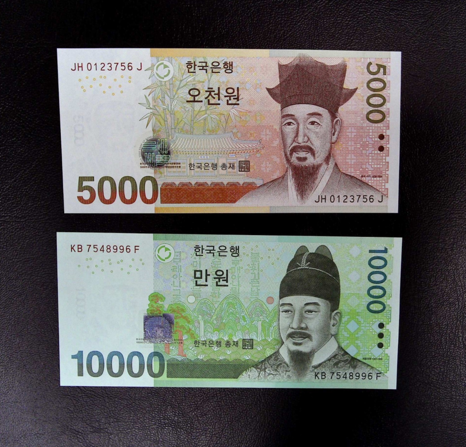 《张总收藏》68期——冠军分 (2张一组)韩国5000/10000元UNC号码可以 实物漂亮 2006年&2007年