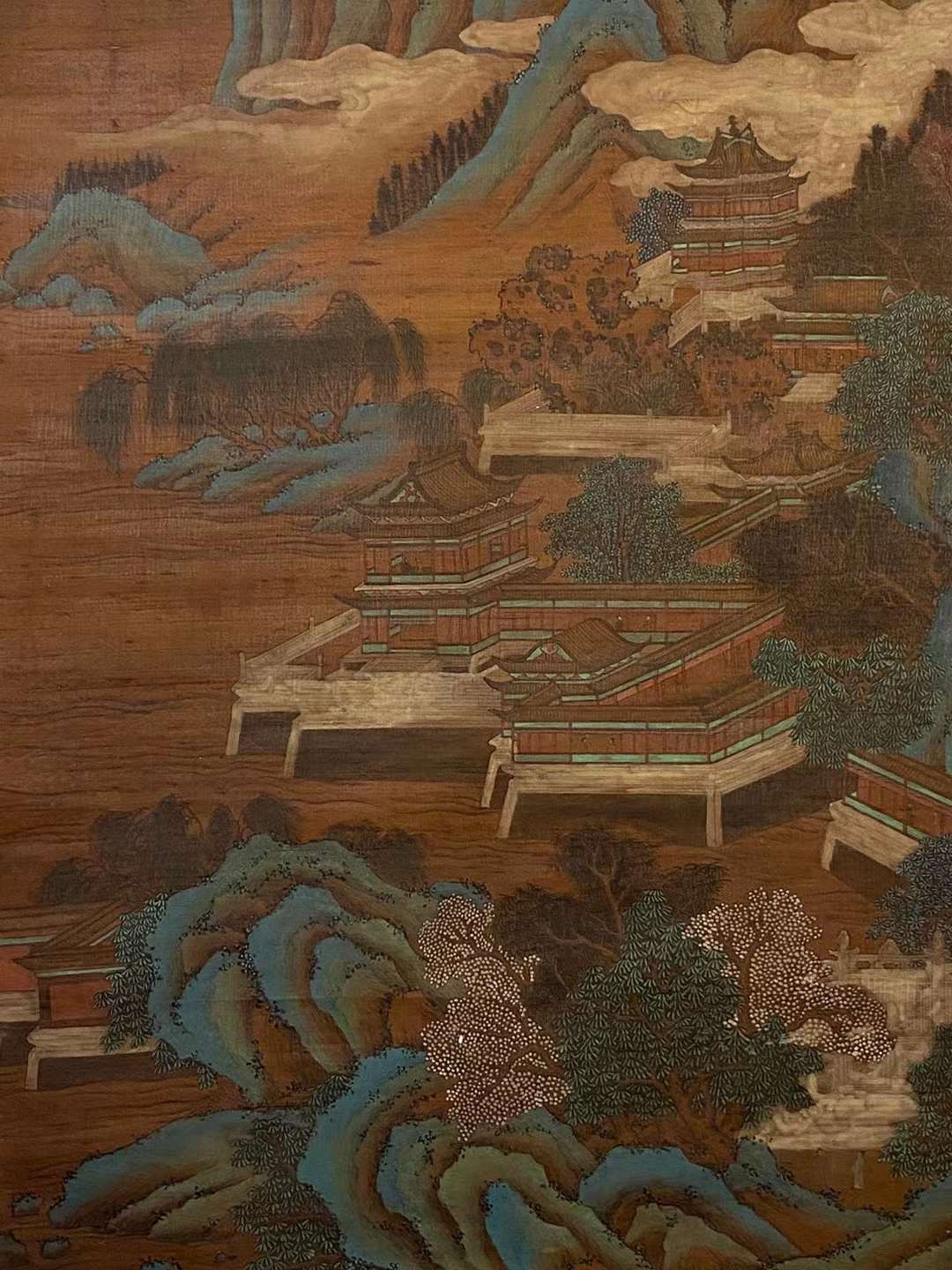 仇英绢本山水立轴