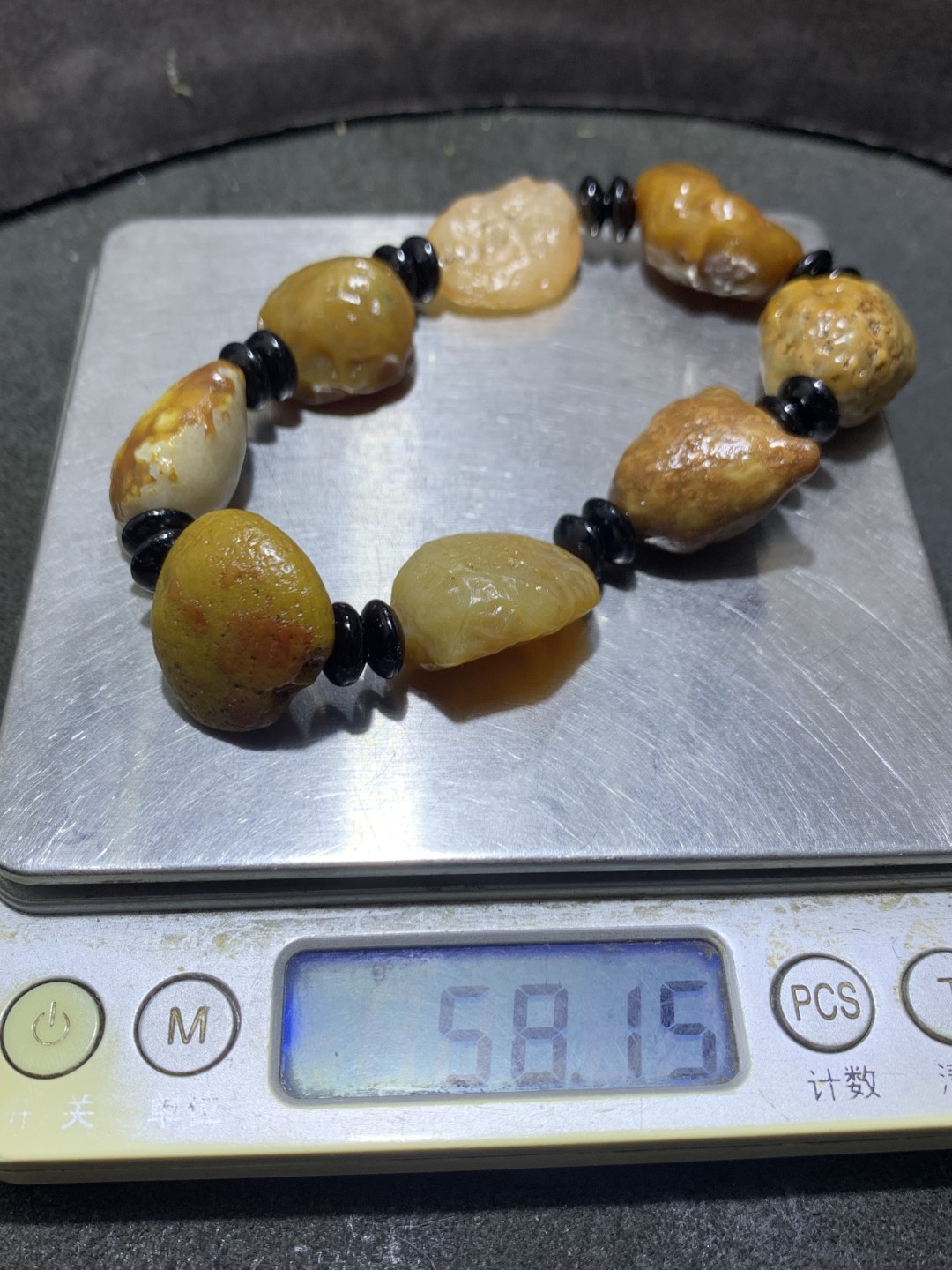 精美大颗粒筋脉石原石手串一条，