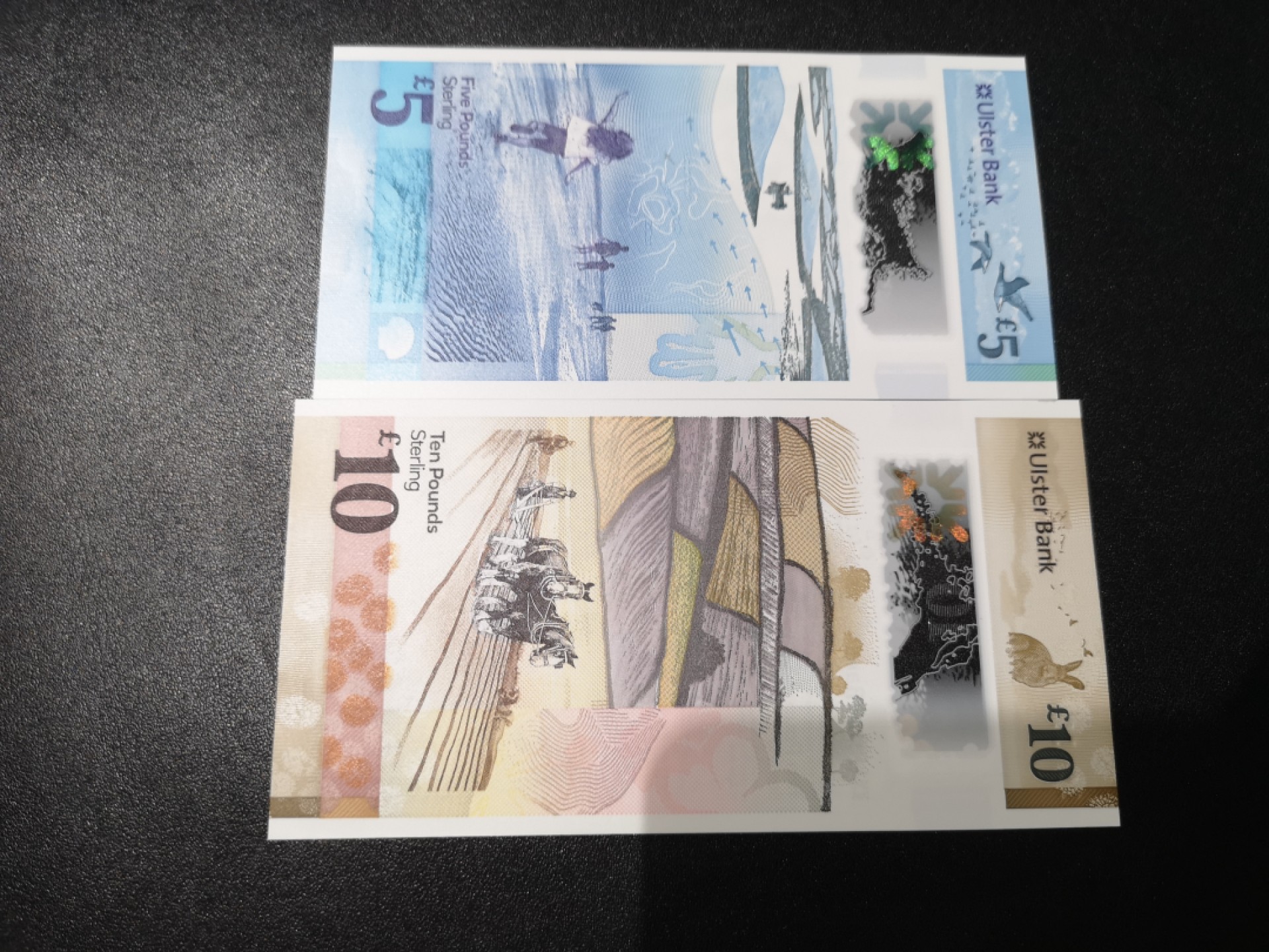 《外钞收藏家》第一百九十五期 2018年北爱尔兰阿尔斯特银行5、10镑 AA冠 全新UNC 两张一起