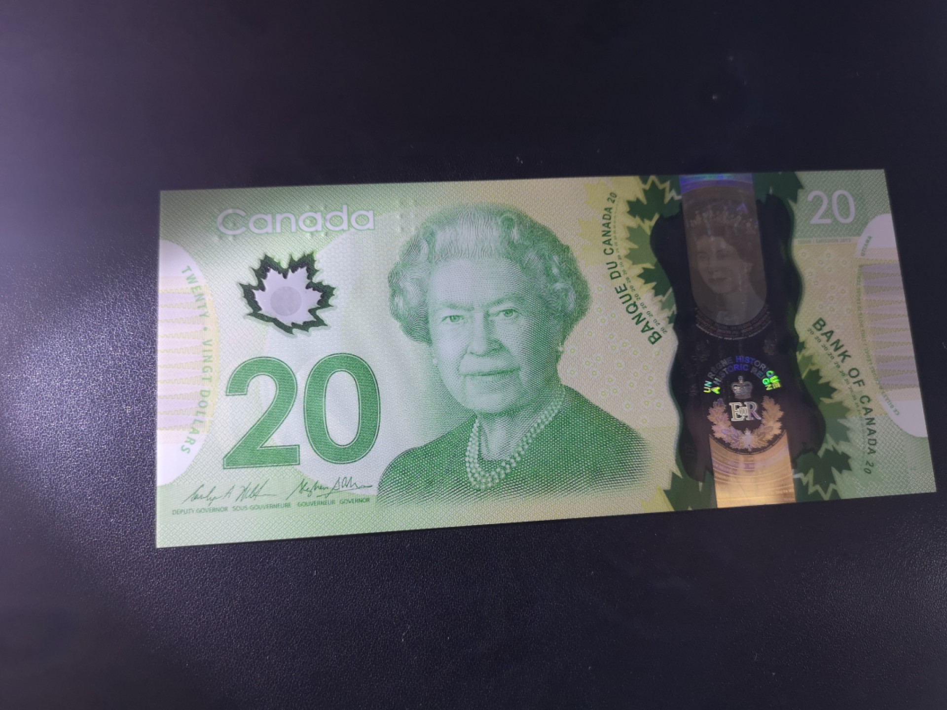 《外钞收藏家》第一百九十五期 2015年加拿大20元 纪念钞版 全新UNC 塑料窗口有划痕瑕疵