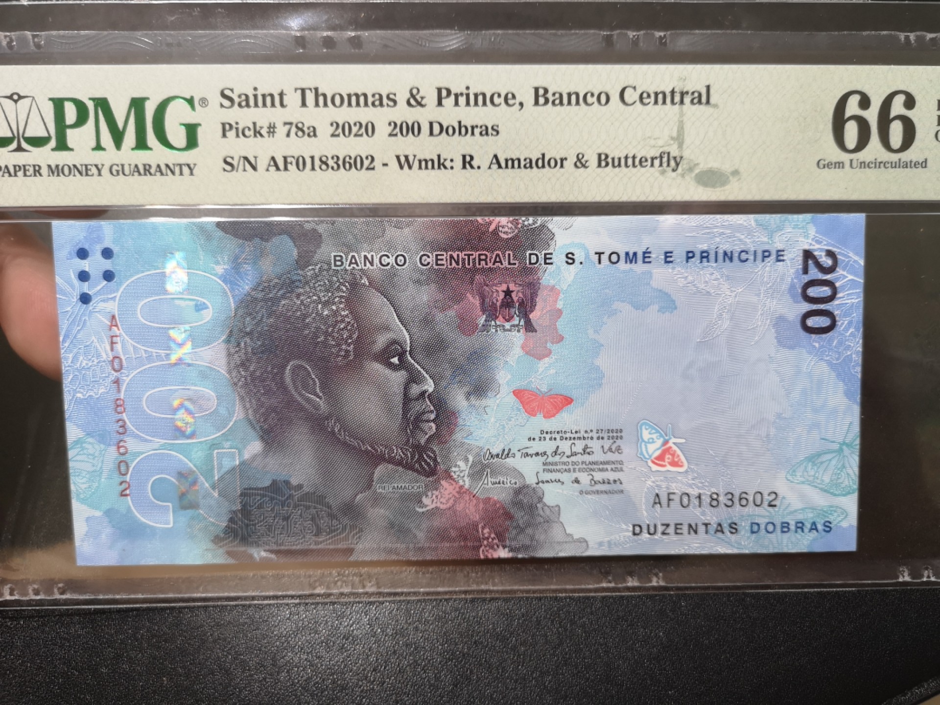 《外钞收藏家》第一百九十五期 2020年圣多美和普林西比200 PMG66 无47