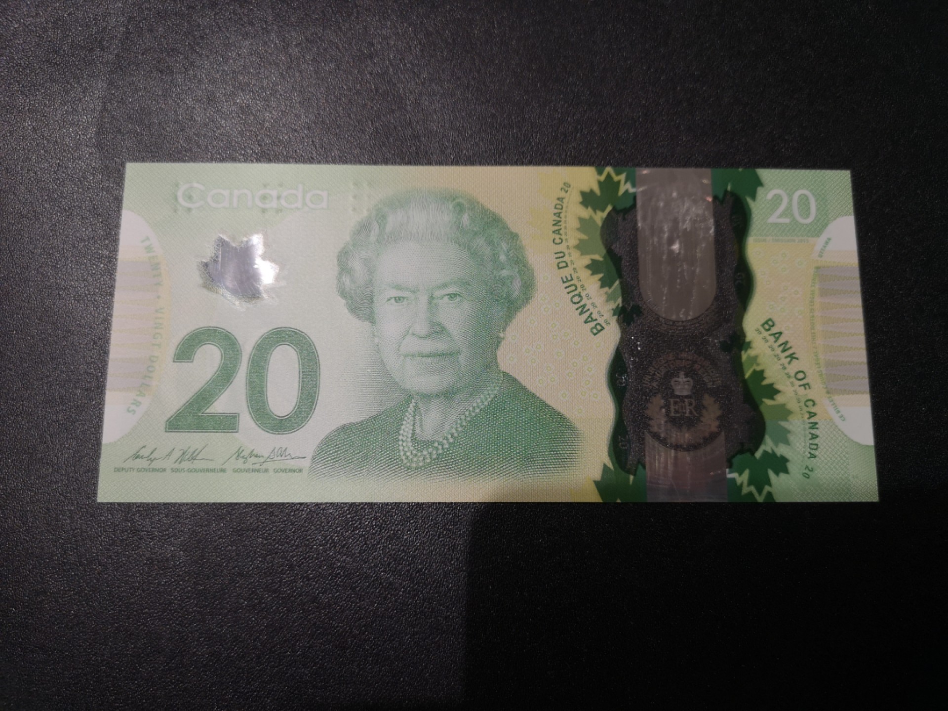 《外钞收藏家》第一百九十五期 2015年加拿大20元 纪念钞版 全新UNC 塑料窗口有划痕瑕疵