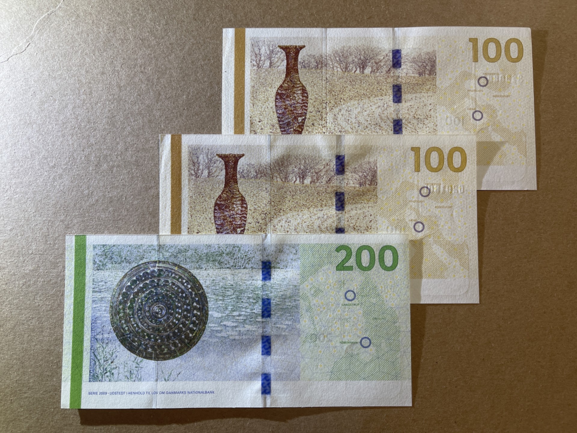 《张总收藏》68期——冠军分 丹麦克朗桥版3张 UNC 2张100的为A0冠