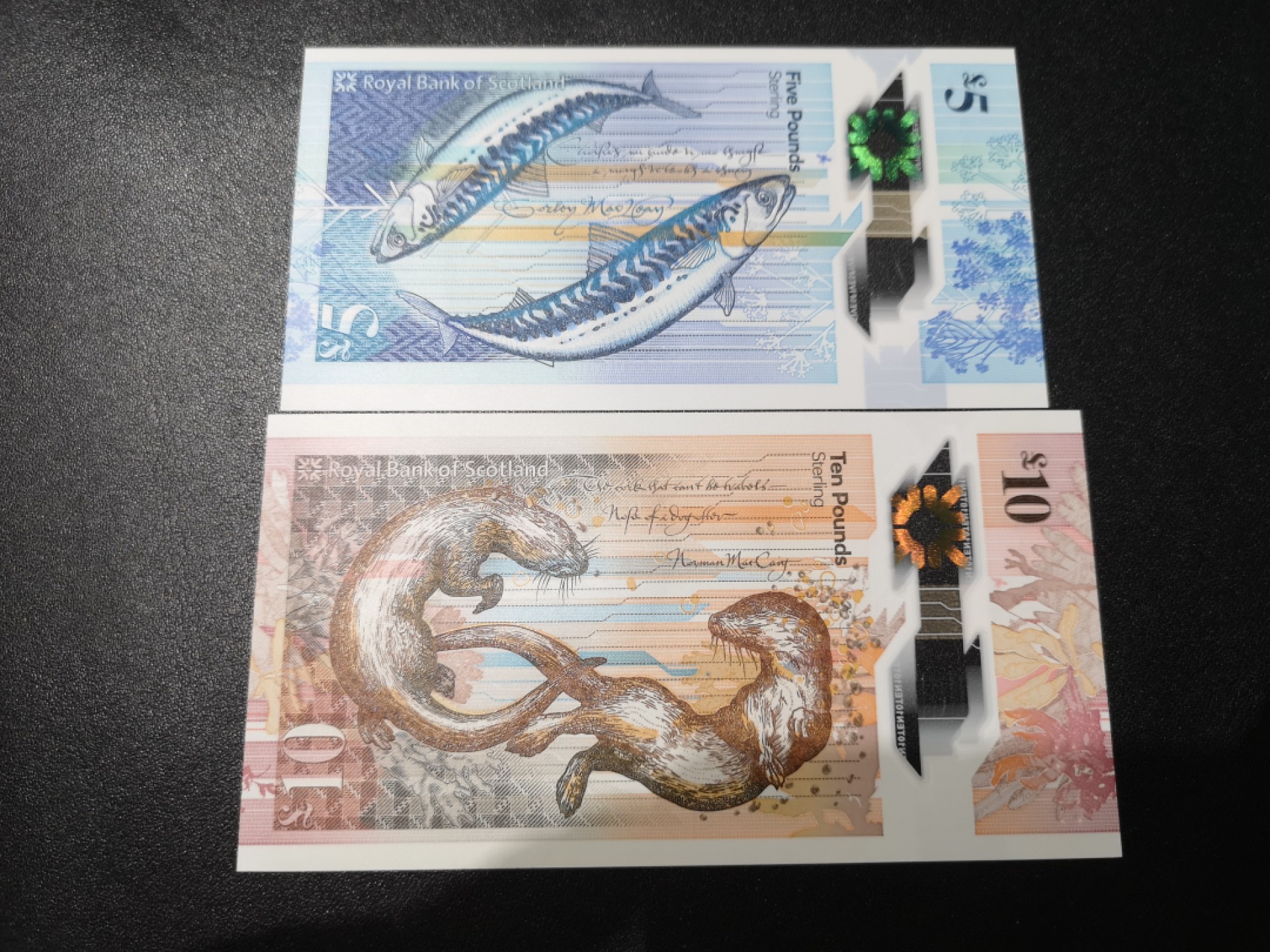 《外钞收藏家》第一百九十五期 2016年苏格兰皇家银行5、10镑 全新UNC 无47靓号两张一起