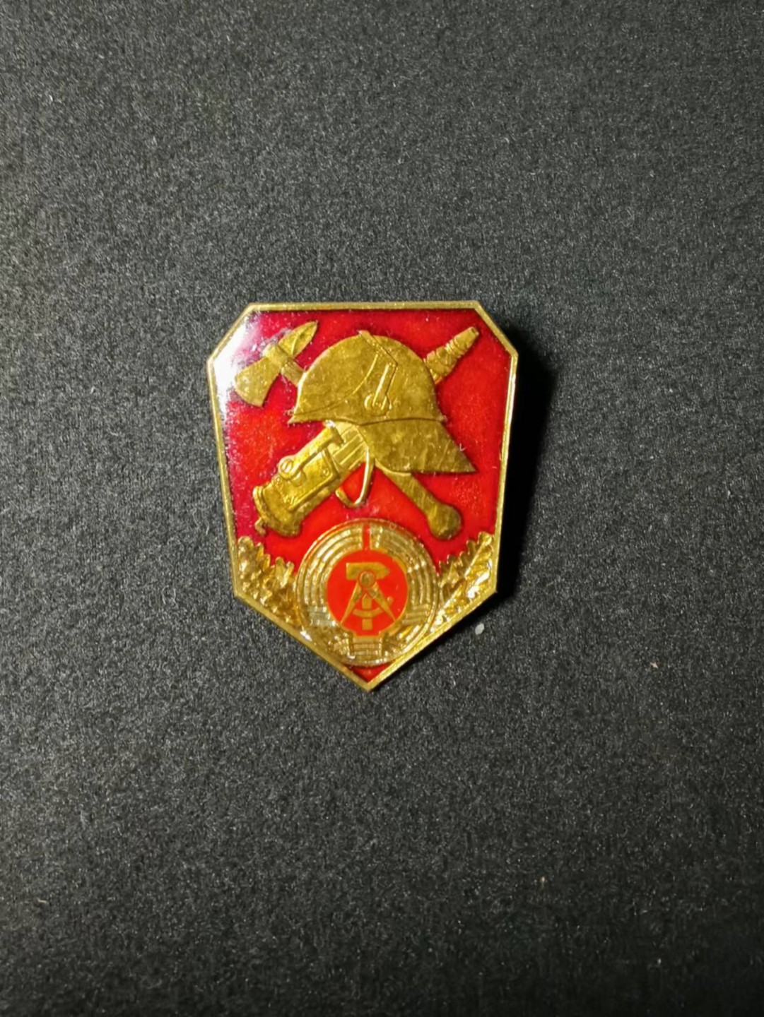 盛世勋华——号角文化勋章专场拍卖第41期 东德优秀消防员荣誉证章
