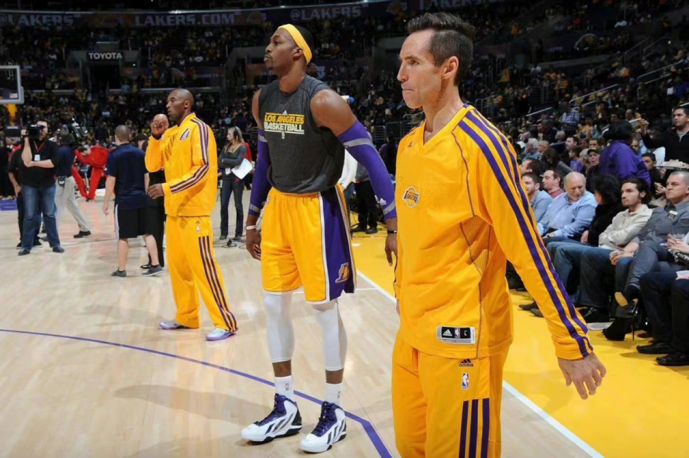 零元拍：两届常规赛MVP的史诗级控卫史蒂夫-纳什亲笔签名Wilson NBA75周年官方纪念篮球