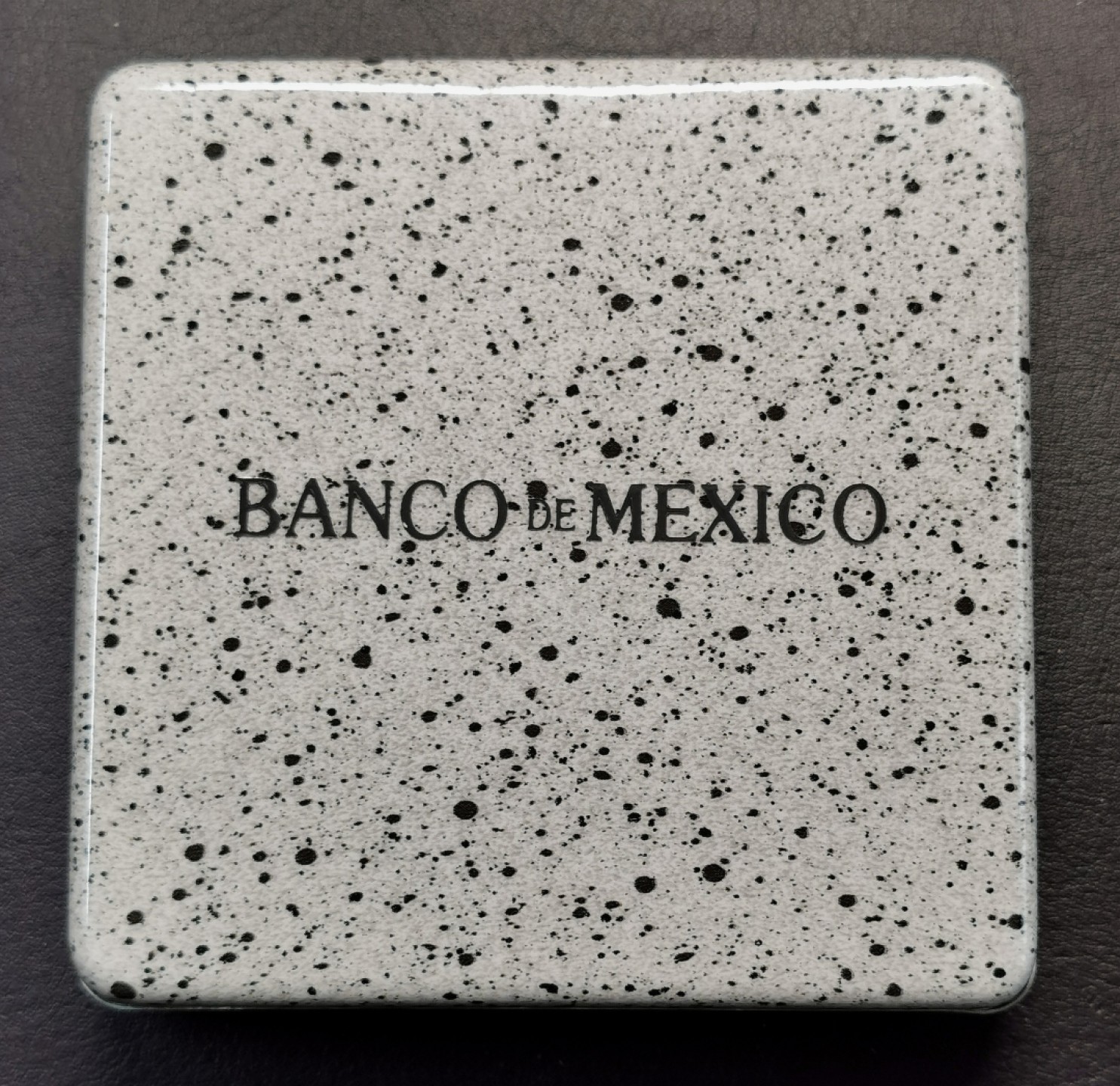 凡希社世界钱币微拍第二百零七期 1993墨西哥埃尔塔辛金字塔10比索大银NGC-PF68UC附原盒证书