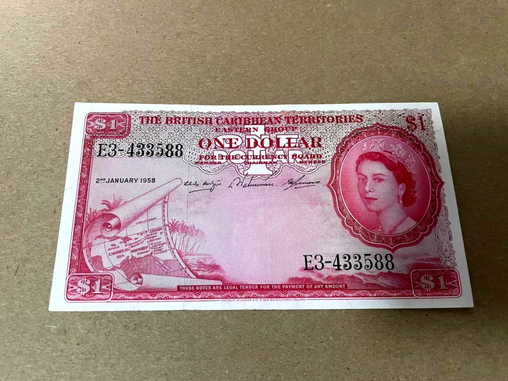 【Blue Auction】✨世界纸币精拍第214期 【精】 【c版首年份 88尾】 英属东加勒比 1958年1元 大冠女王 精美 品相如图 