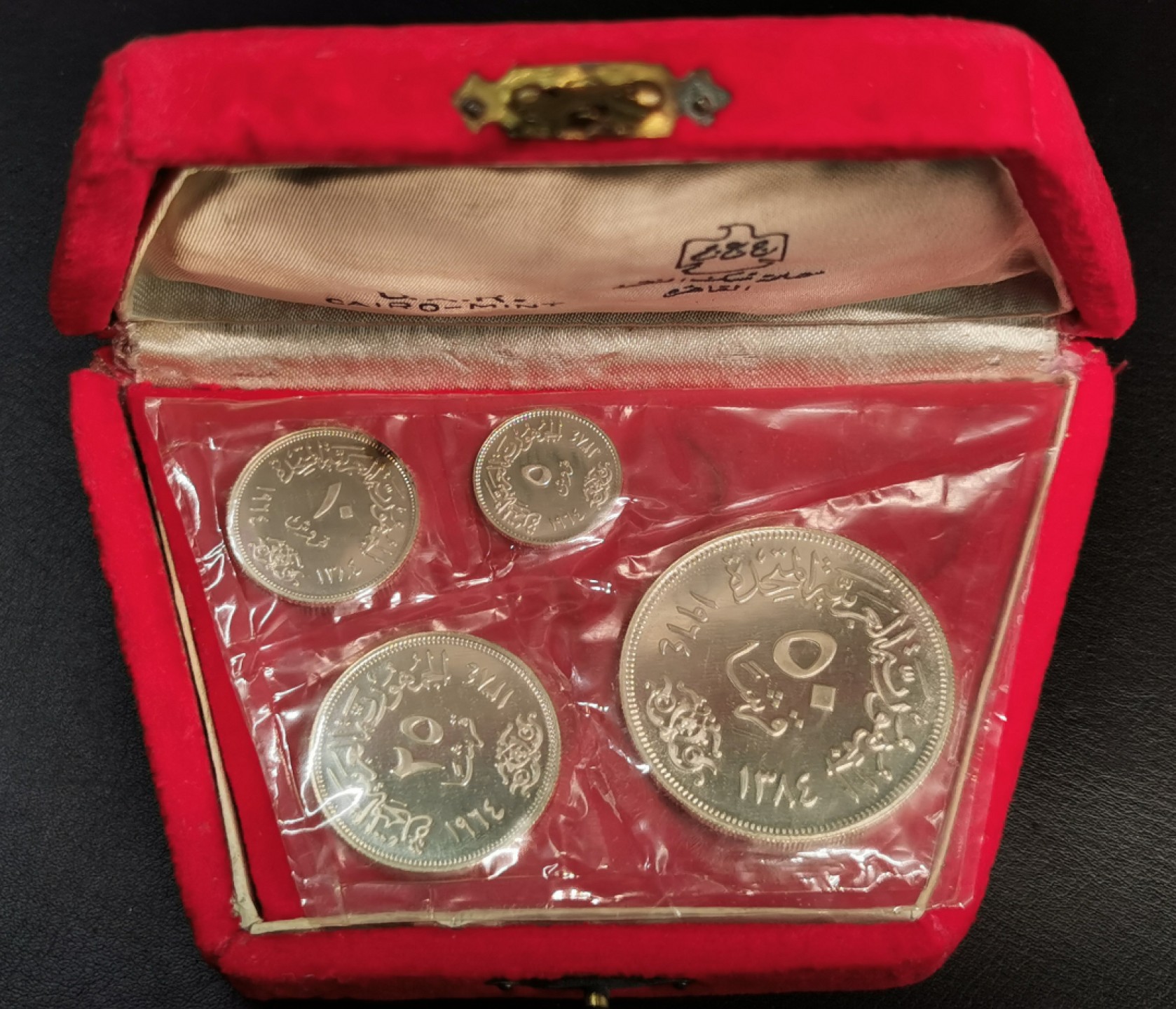 凡希社世界钱币微拍第二百零七期 1964埃及阿联阿斯旺大坝精铸银币四枚套塑封带原盒 10皮背面有个黑点