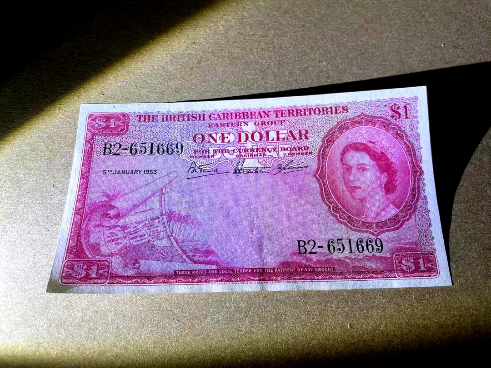 【Blue Auction】✨世界纸币精拍第214期 【精】 【a版首发年份罕见】英属东加勒比 1953年1元 大冠女王 精美 品相如图 