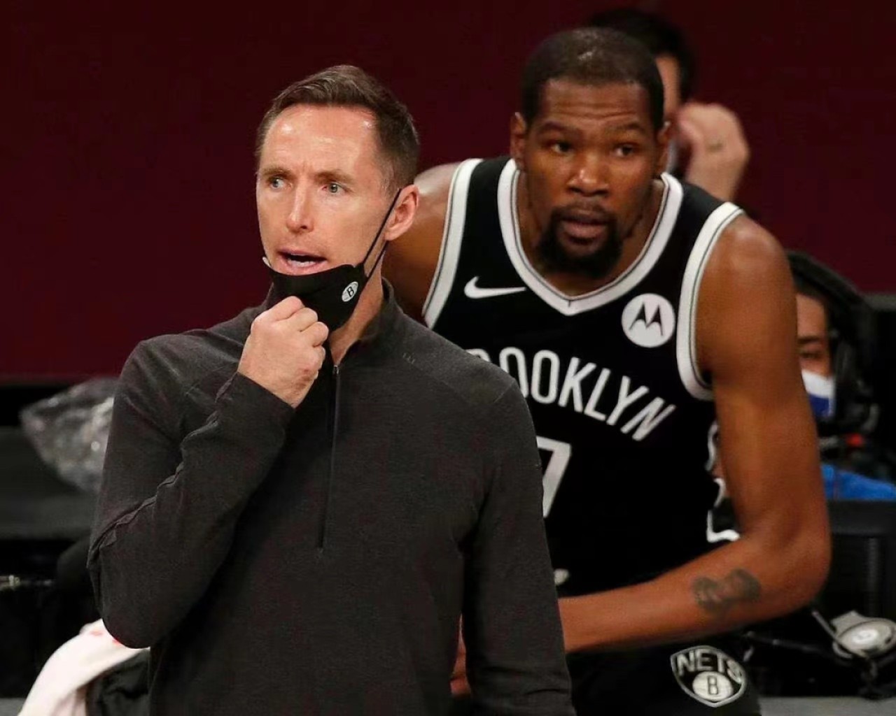 零元拍：两届常规赛MVP的史诗级控卫史蒂夫-纳什亲笔签名Wilson NBA75周年官方纪念篮球