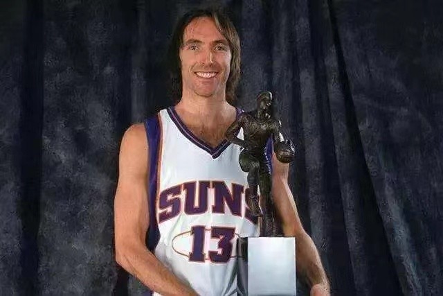 零元拍：两届常规赛MVP的史诗级控卫史蒂夫-纳什亲笔签名Wilson NBA75周年官方纪念篮球