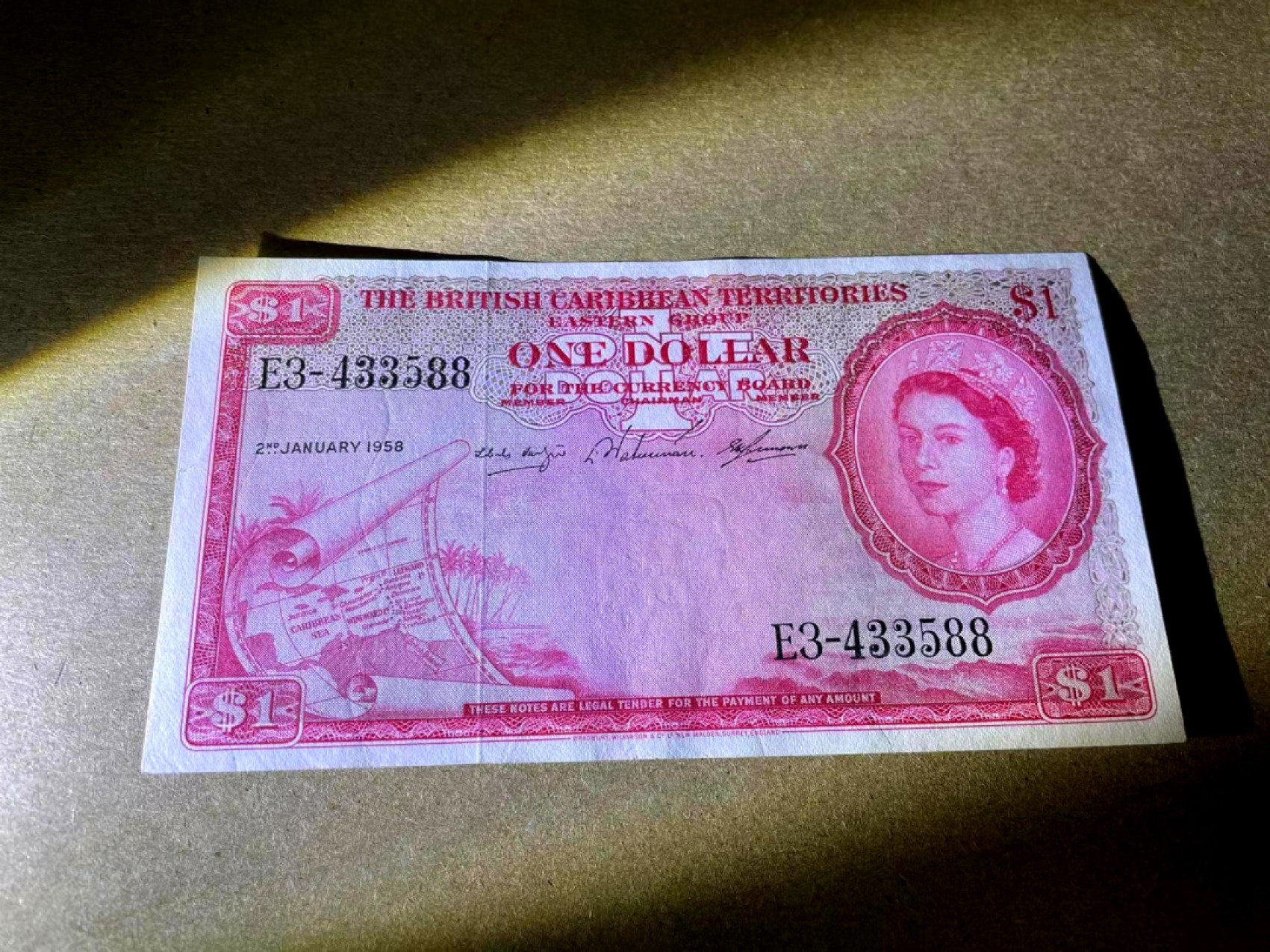 【Blue Auction】✨世界纸币精拍第214期 【精】 【c版首年份 88尾】 英属东加勒比 1958年1元 大冠女王 精美 品相如图 