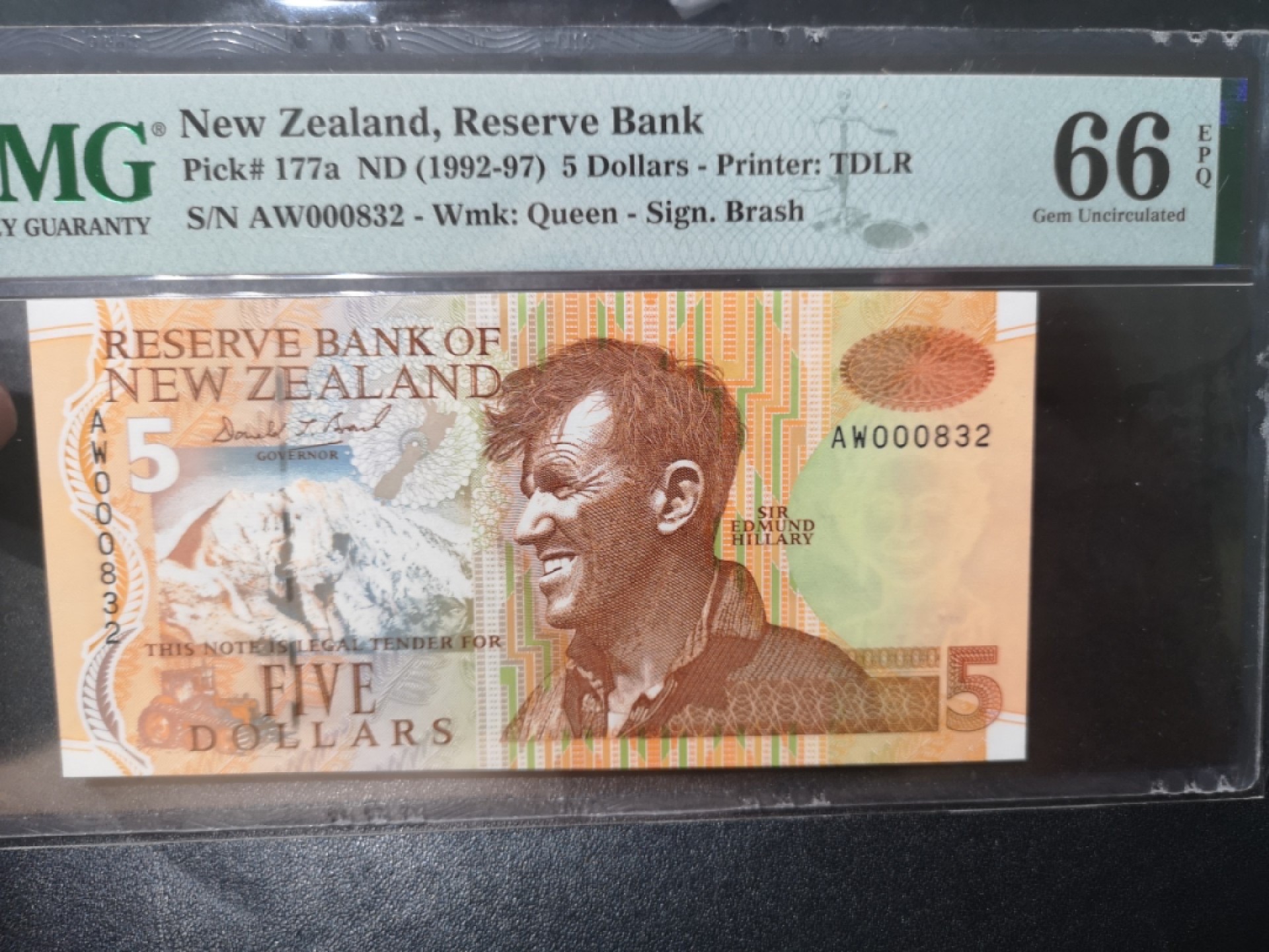 《外钞收藏家》第一百九十五期 新西兰20、10、5三张 百位832 全同号 一起 分数如图