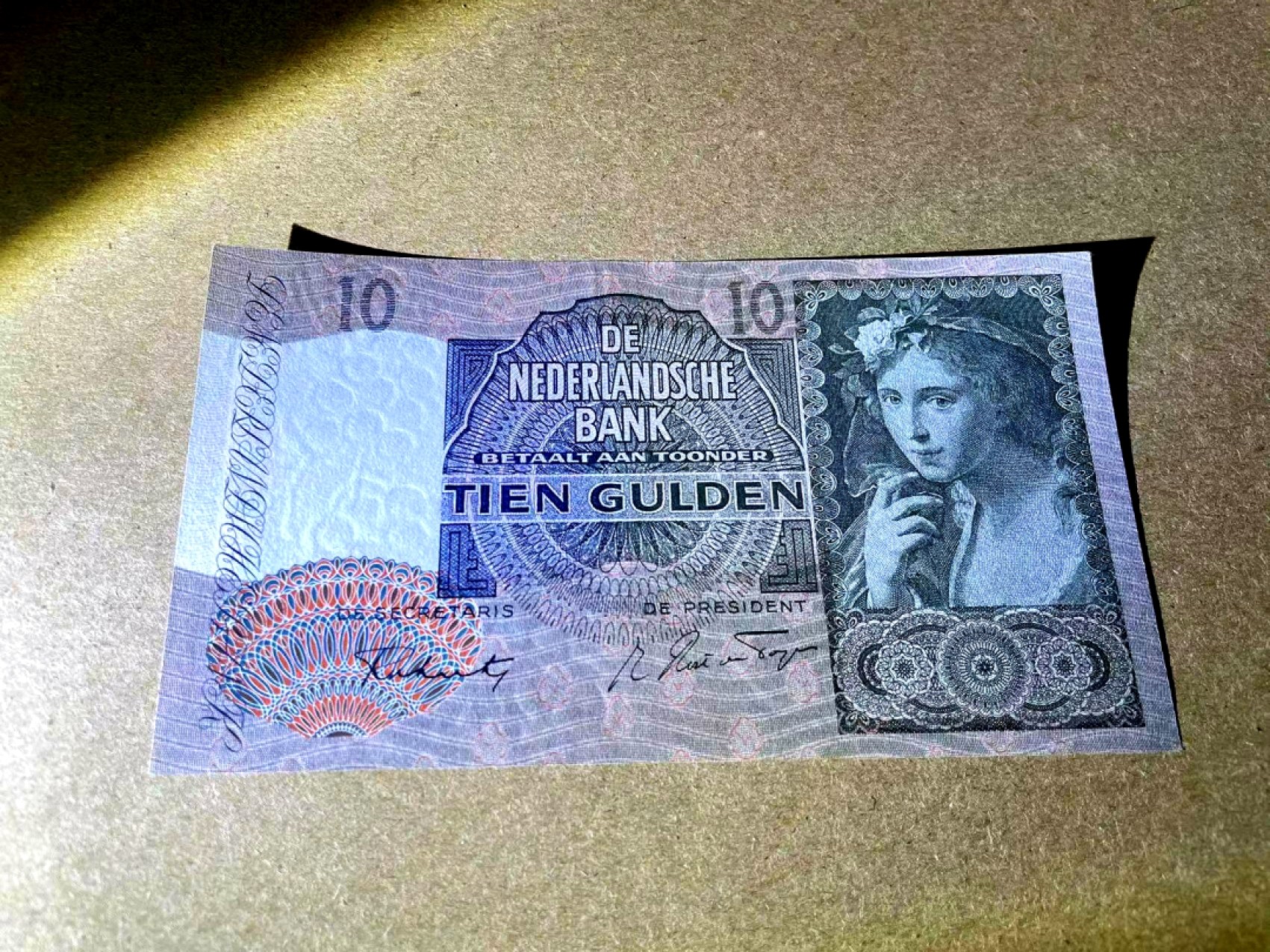 【Blue Auction】✨世界纸币精拍第214期 【精】 荷兰 1942年10盾 经典牧羊女 全新UNC  精美葡萄水印 灯下无斑 