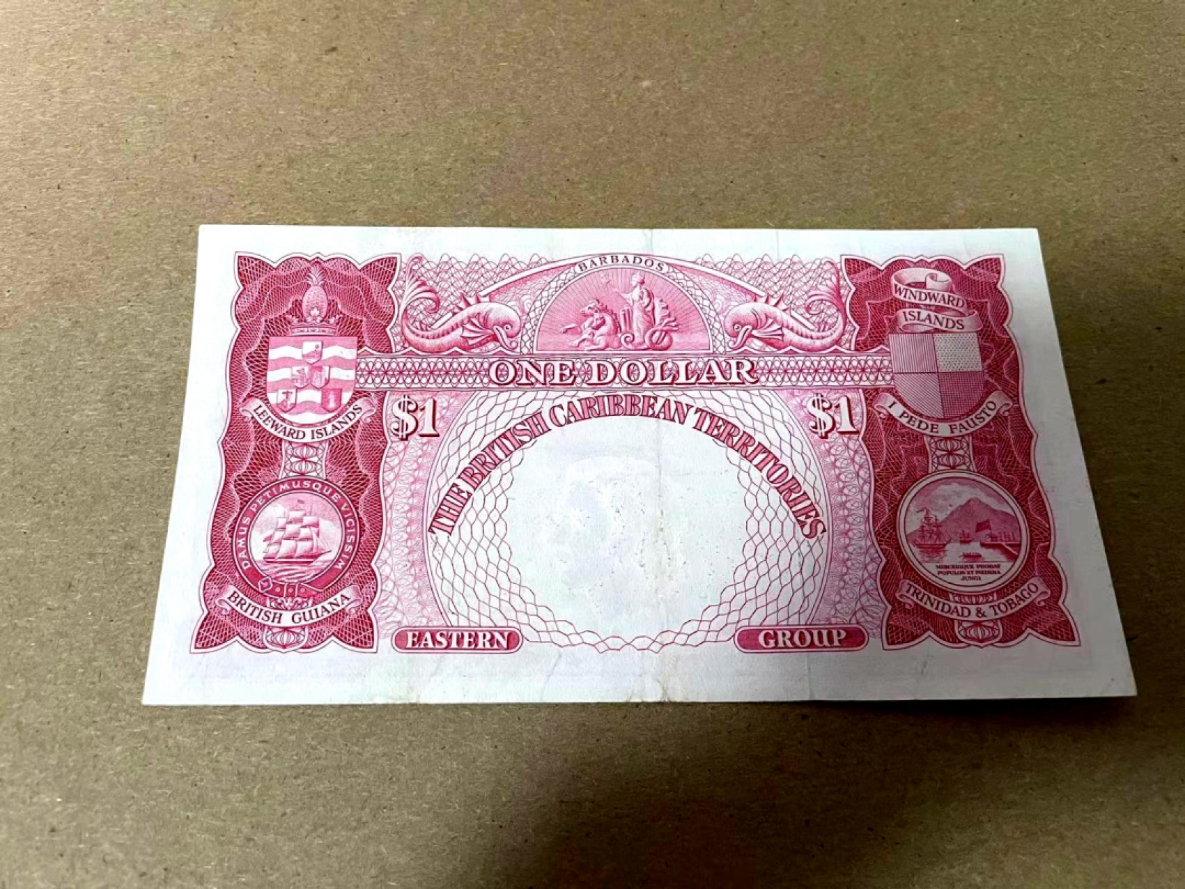 【Blue Auction】✨世界纸币精拍第214期 【精】 【c版首年份 88尾】 英属东加勒比 1958年1元 大冠女王 精美 品相如图 