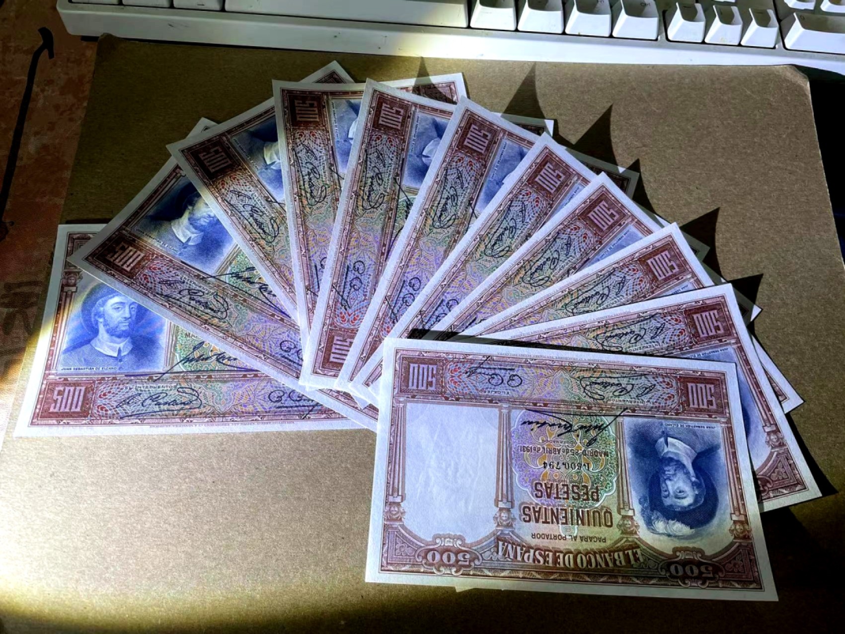 【Blue Auction】✨世界纸币精拍第214期 【精】 【一组11张连号 票面雪白】西班牙 1931年500比塞塔  BWC出品 经典海盗 UNC/UNC- 有程度不同荧光反应