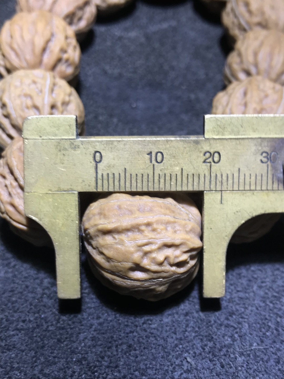 收藏级 纯野生 超级鲜肉 粗筋 粗棱 爆肉 闷墩 野生核桃手串一条！