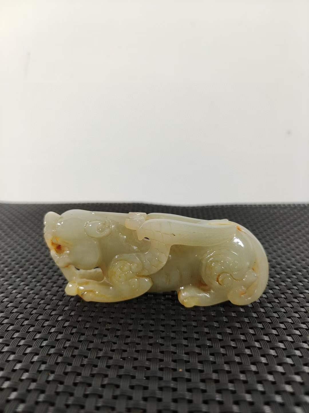 和田玉瑞兽摆件