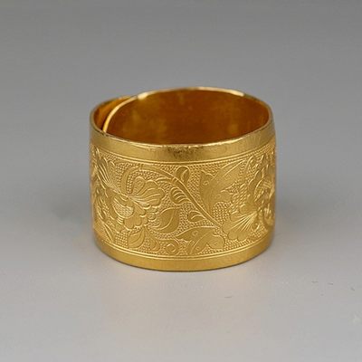 清代 錾刻花卉纹金戒指-金-D: 23mm W:21.3g-