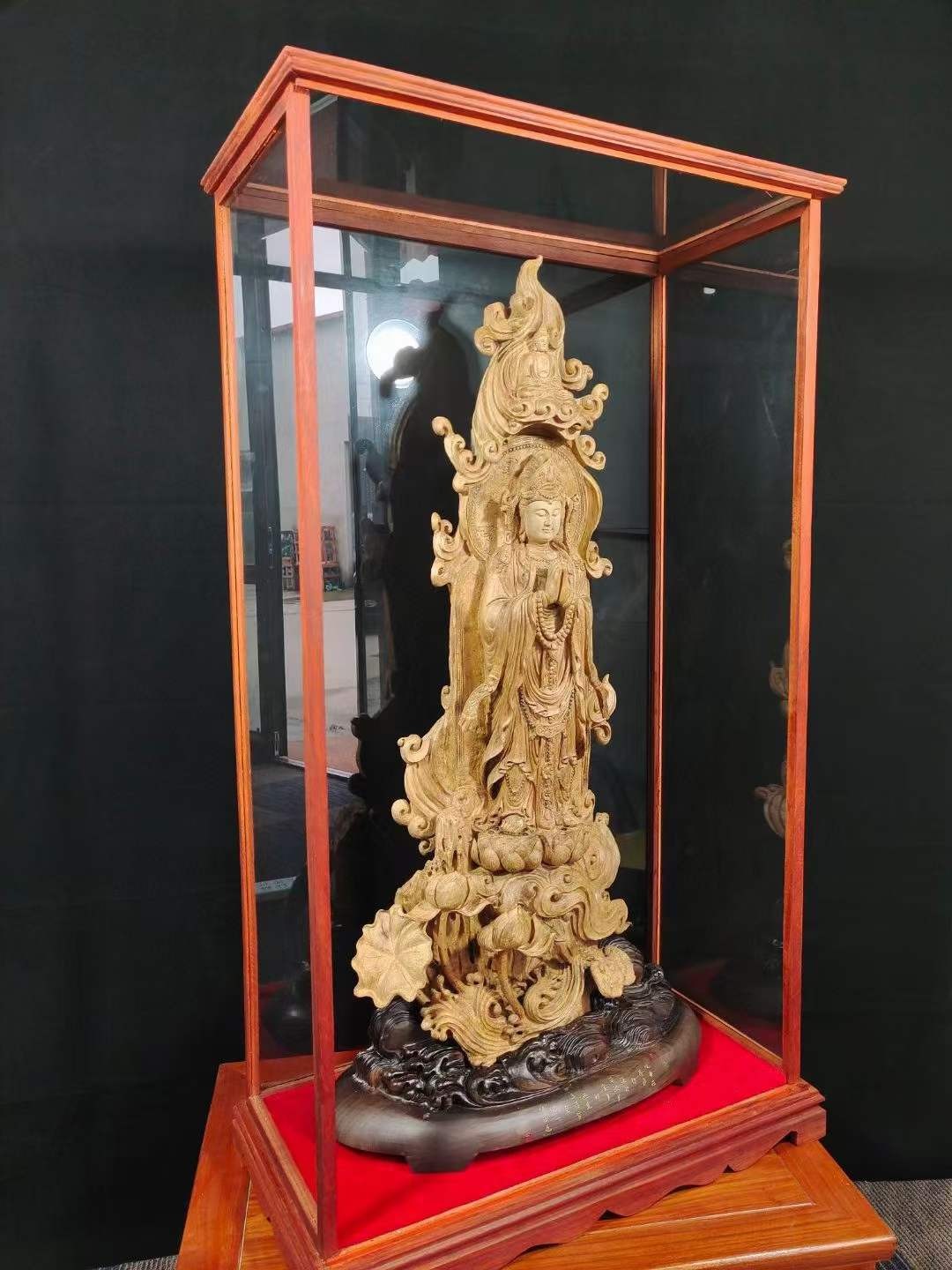 加里曼丹沉香木雕刻（合掌观音）