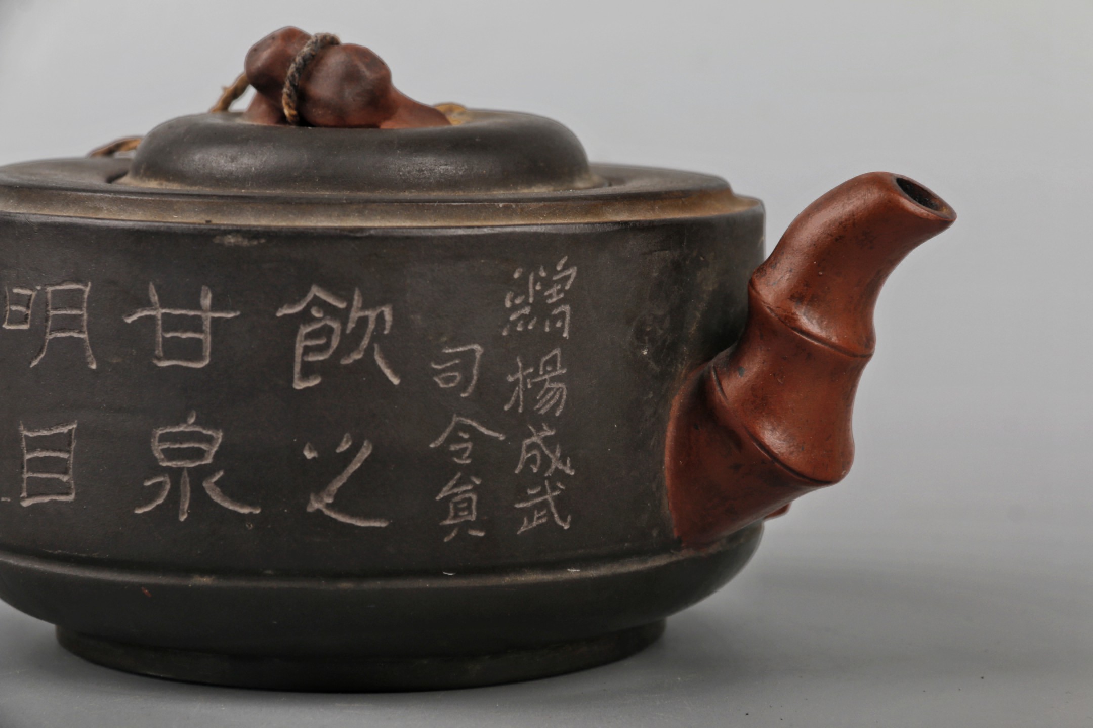 宝星-中国历代徽章、钱币杂项专场 蒋蓉赠杨成武紫砂壶-紫砂-H:8cm-