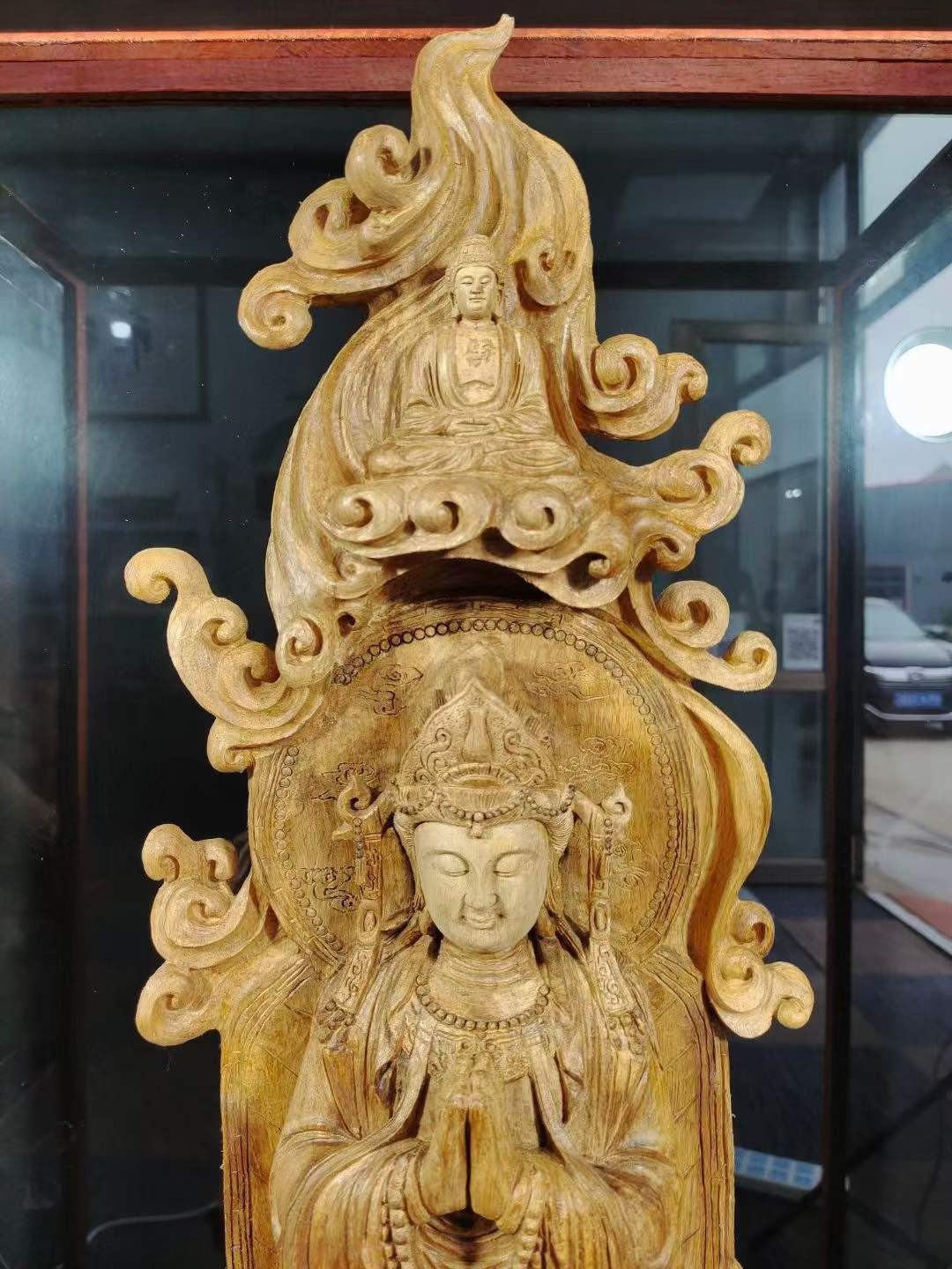 加里曼丹沉香木雕刻（合掌观音）