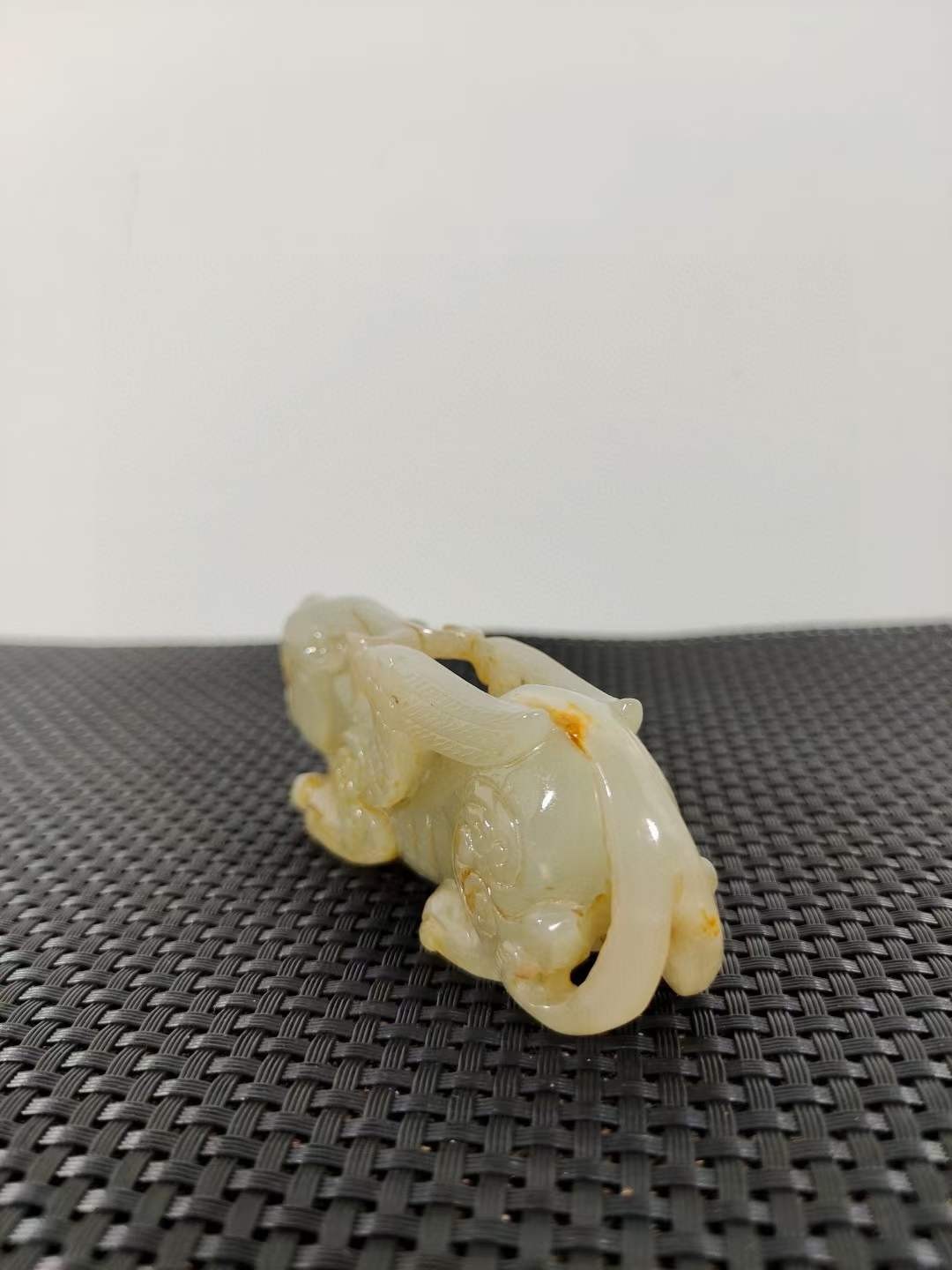 和田玉瑞兽摆件