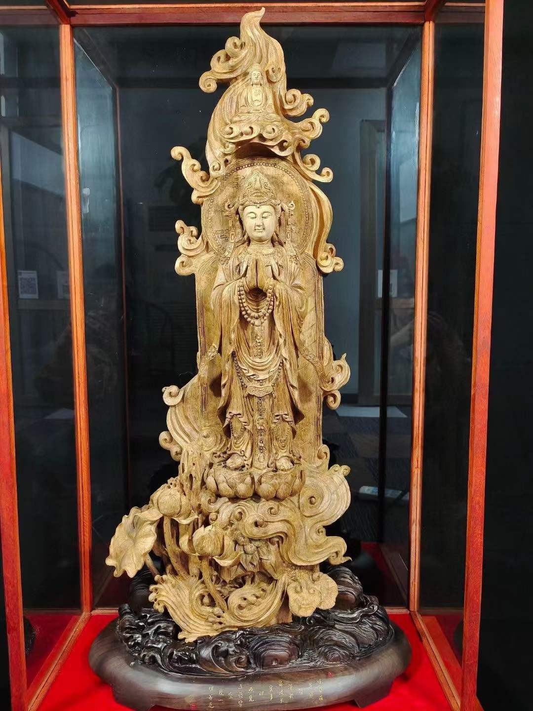 加里曼丹沉香木雕刻（合掌观音）