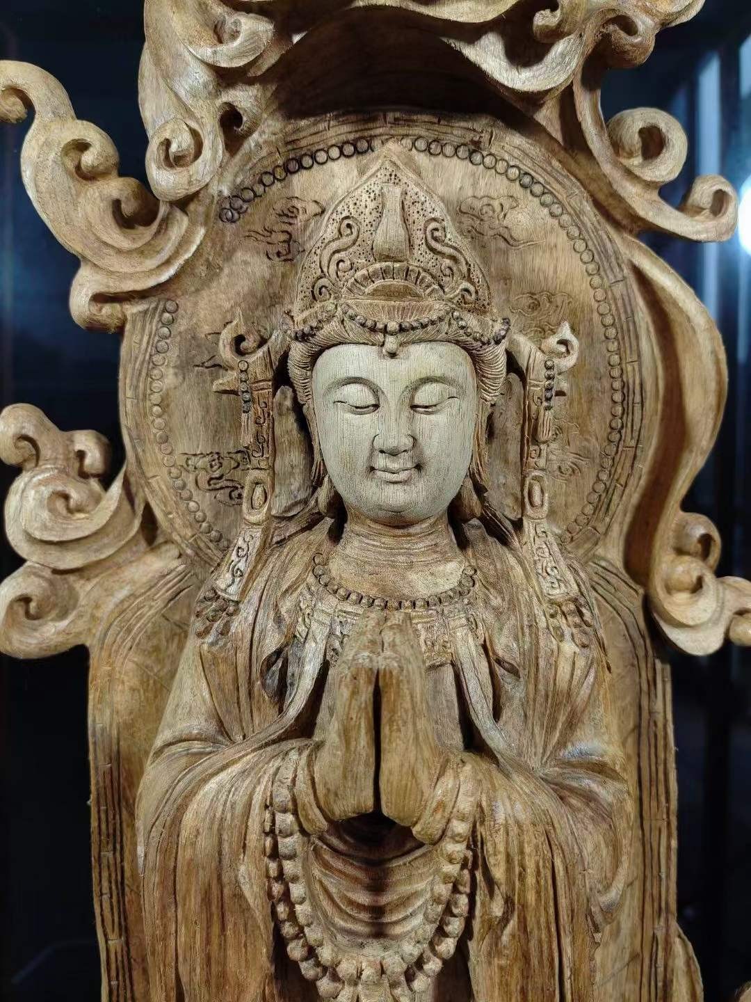 加里曼丹沉香木雕刻（合掌观音）
