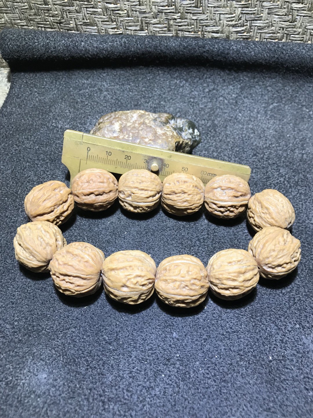 收藏级 纯野生 超级鲜肉 粗筋 粗棱 爆肉 闷墩 野生核桃手串一条！