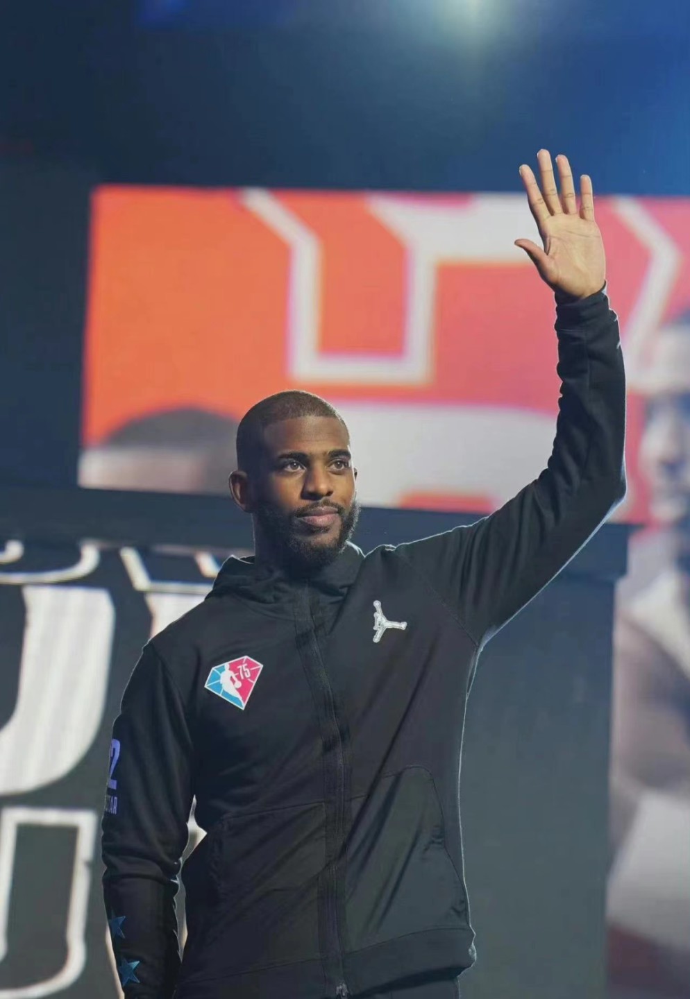 零元拍：“控卫之神”克里斯-保罗亲笔签名Wilson NBA75周年官方纪念篮球。